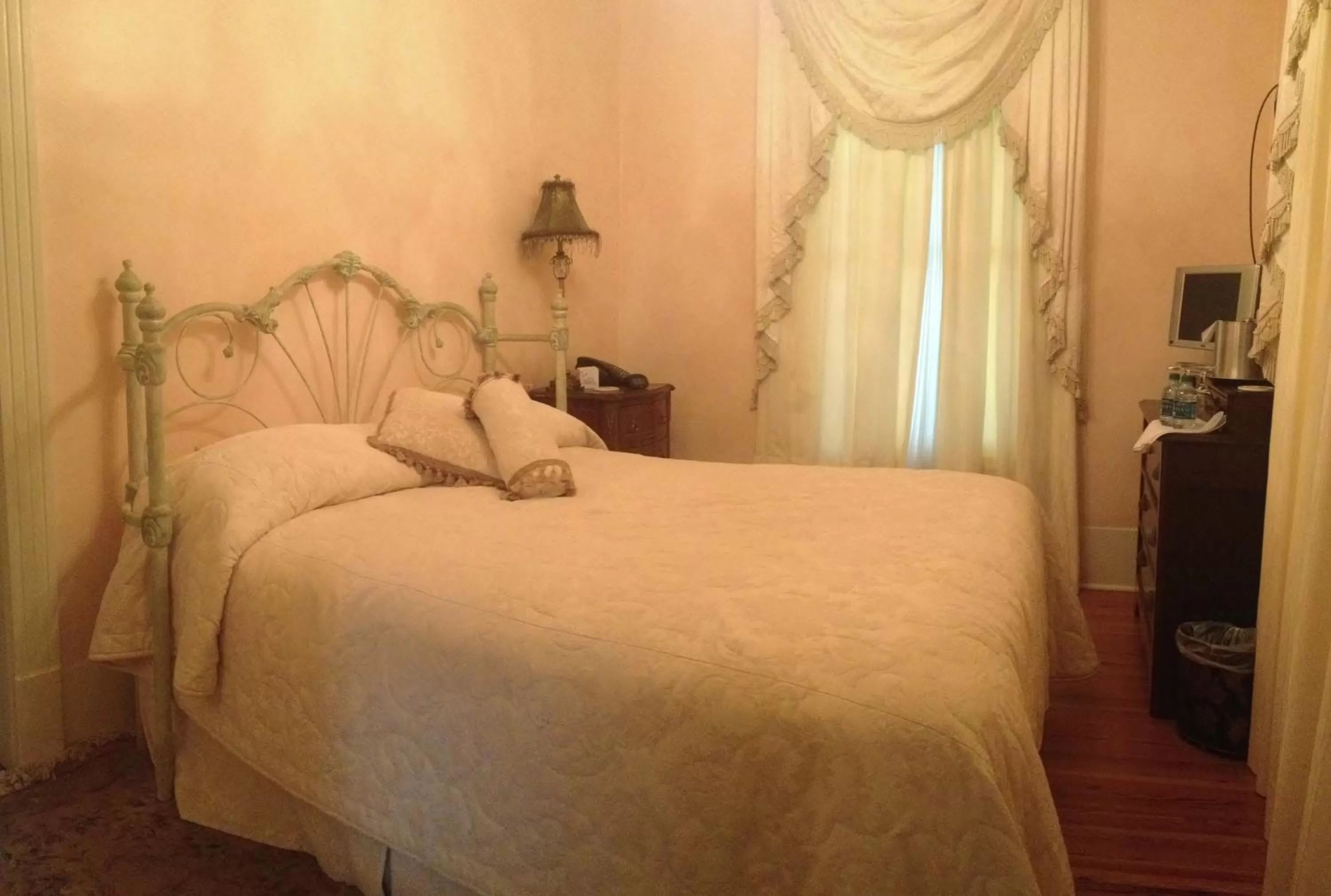 Bedroom, Bed in The Hotel Magnolia