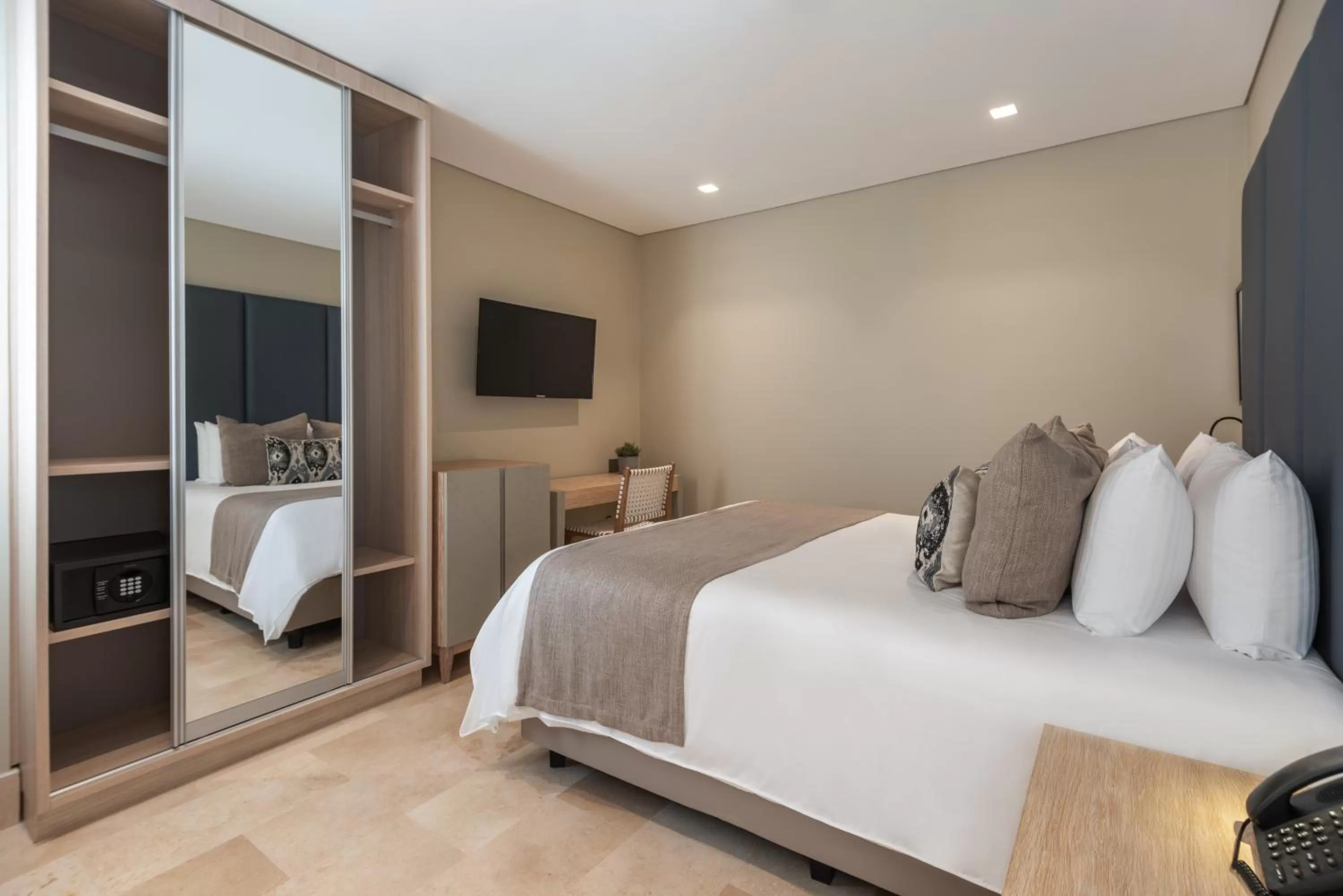 Property building, Bed in Oz Hotel Luxury