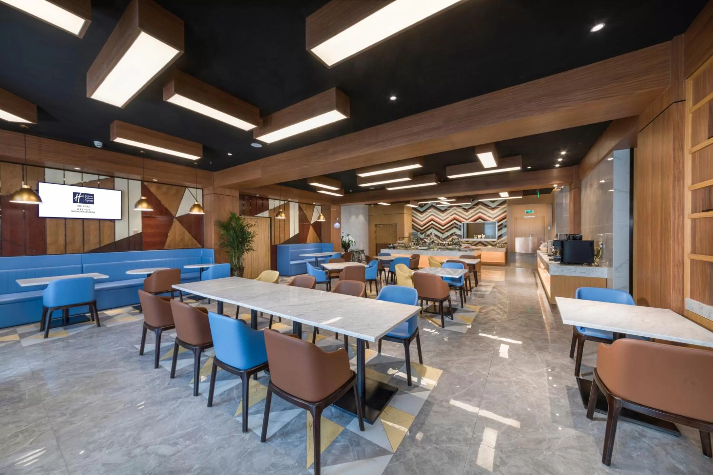 Restaurant/places to eat in Holiday Inn Express Qingdao Chengyang Central by IHG