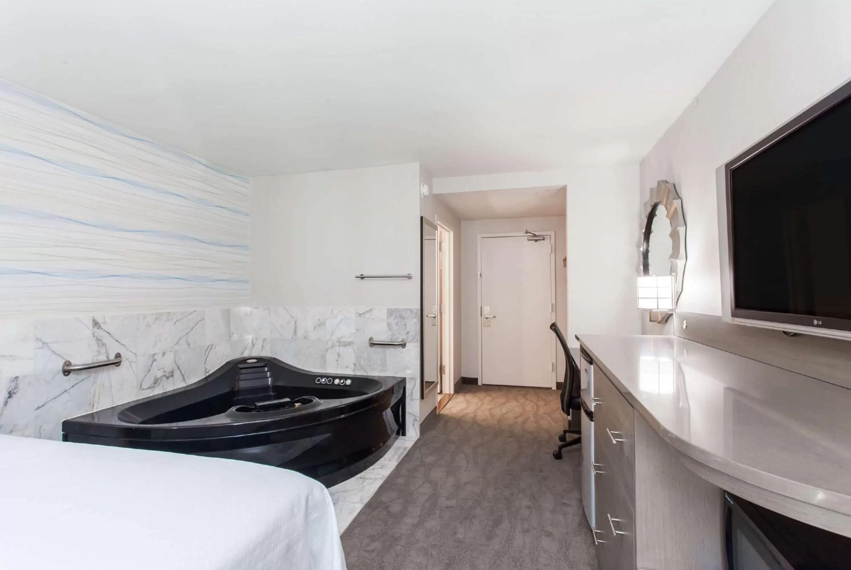 Photo of the whole room, Bed in Days Inn by Wyndham Lanham Washington DC