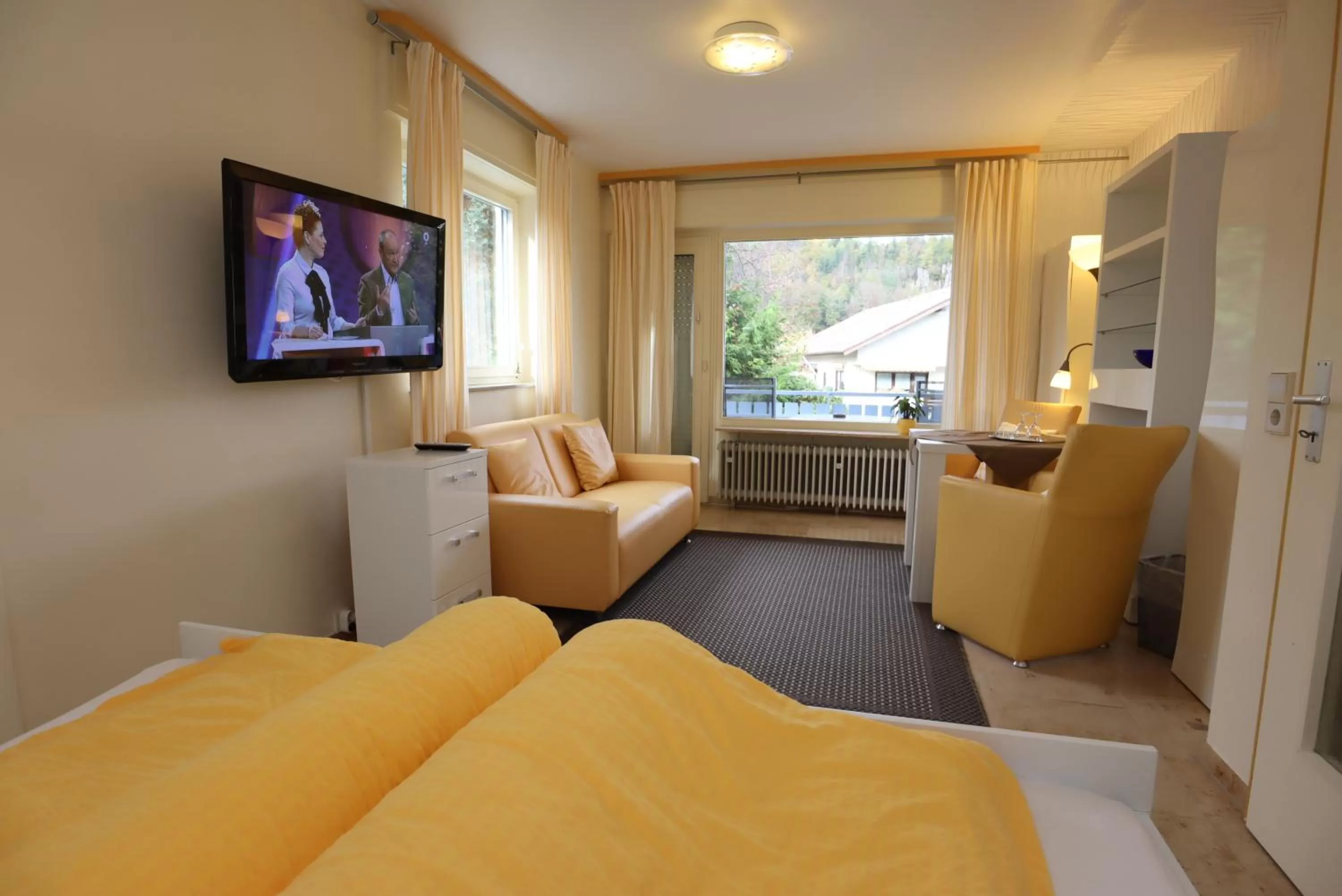 Photo of the whole room, Seating Area in Hotel Sonnenhof Garni