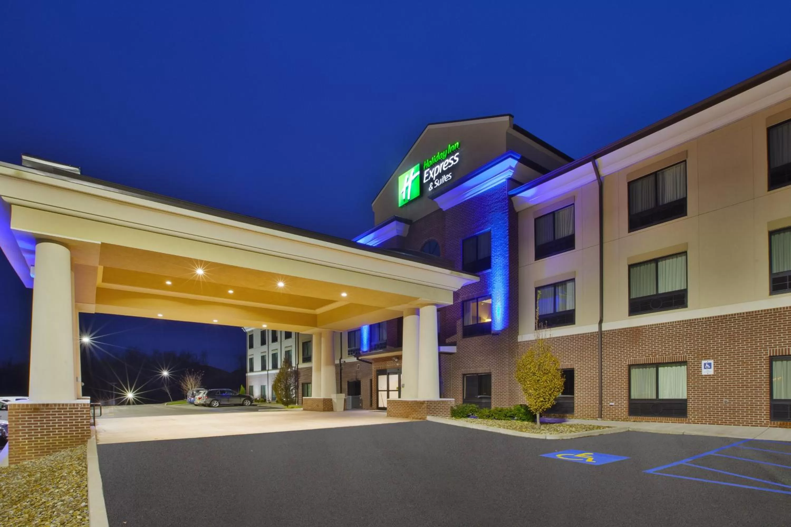 Property building in Holiday Inn Express & Suites Washington - Meadow Lands by IHG