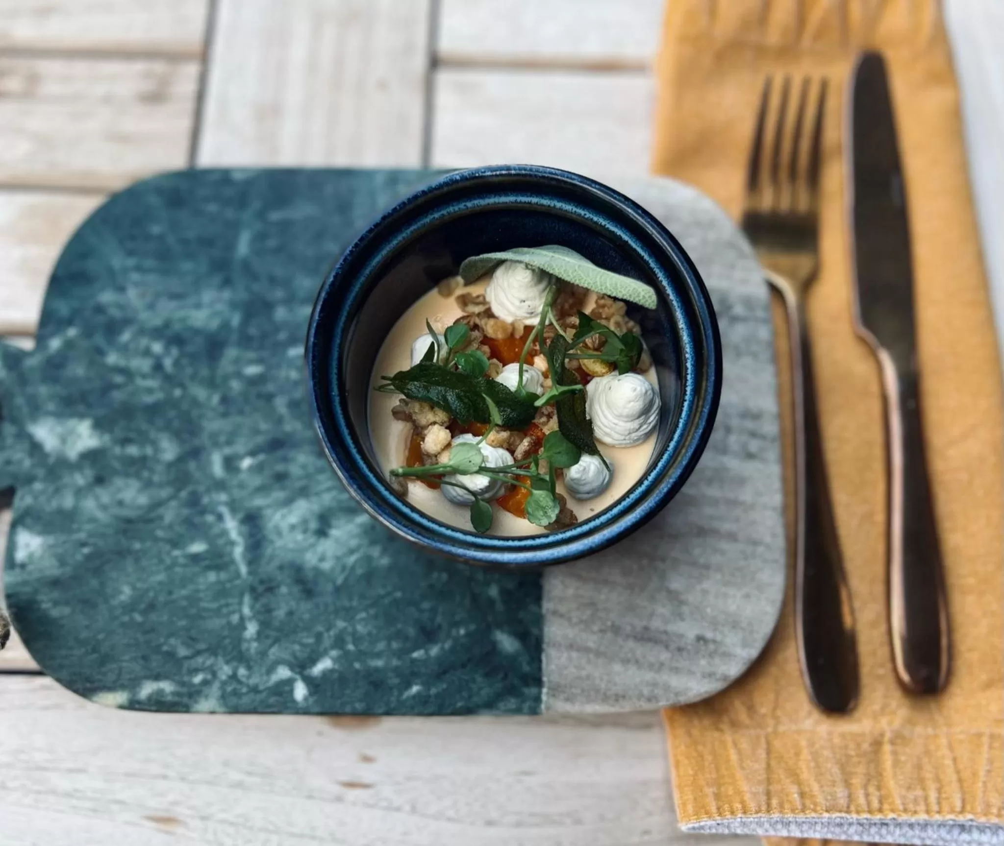 The Wheatsheaf Pub, Kitchen & Rooms