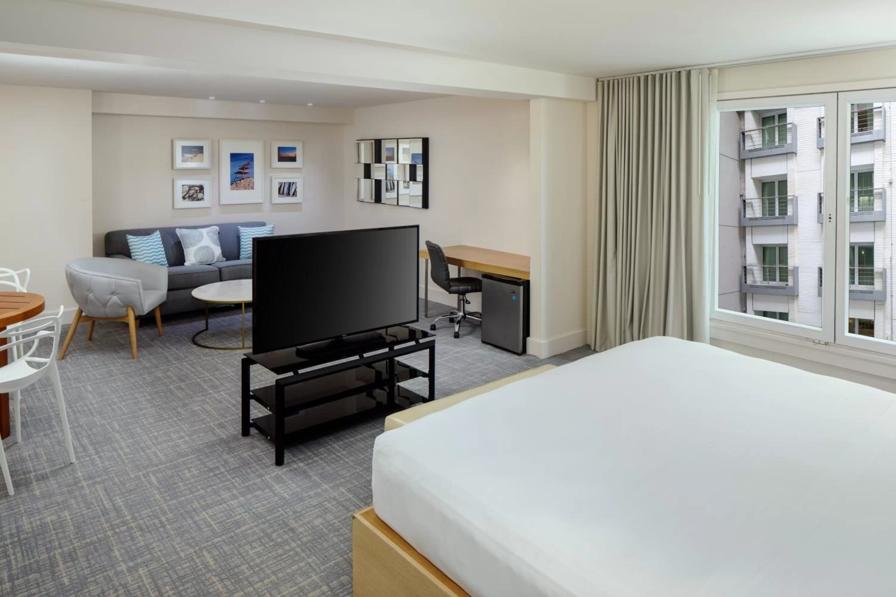 Living room, Bed in Allegria Hotel