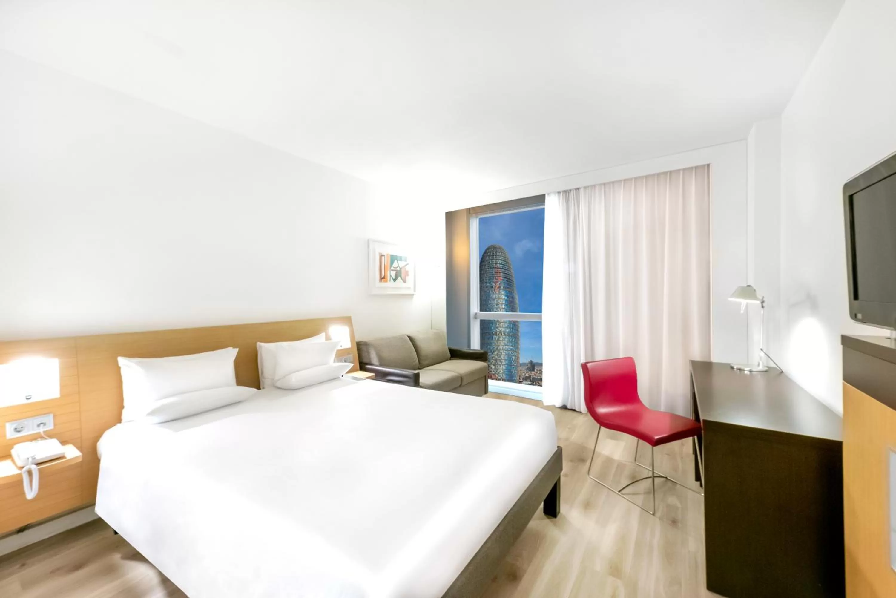 Bed in Novotel Barcelona City