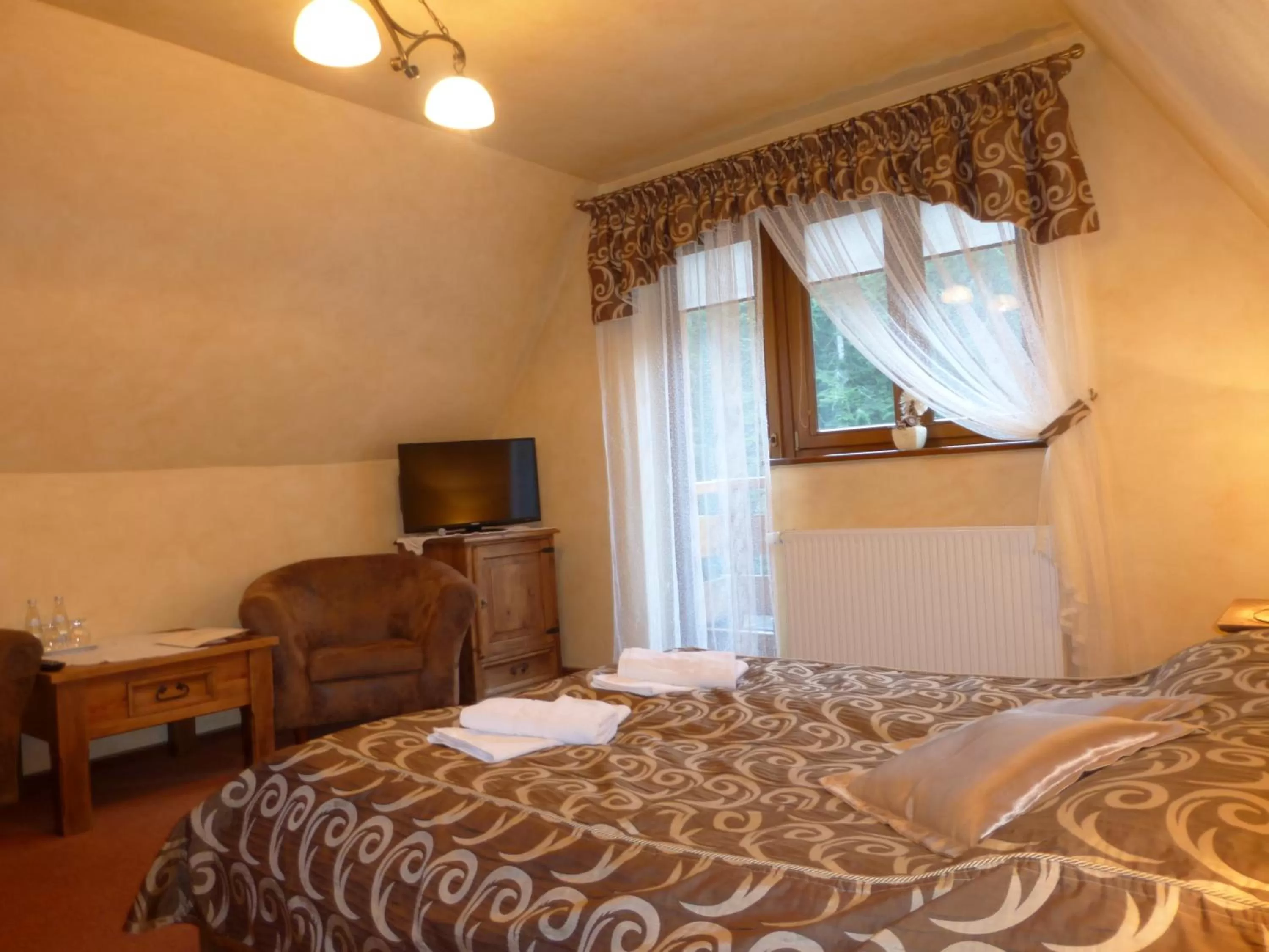 Photo of the whole room, Bed in Hotel Dwór Karolówka