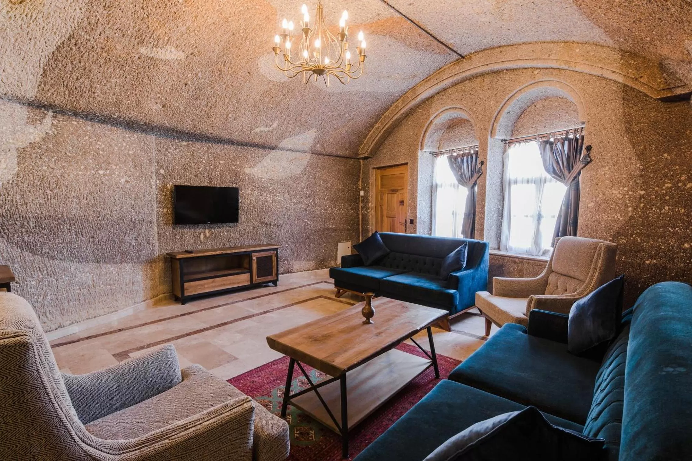 Communal lounge/ TV room in Lunar Cappadocia Hotel