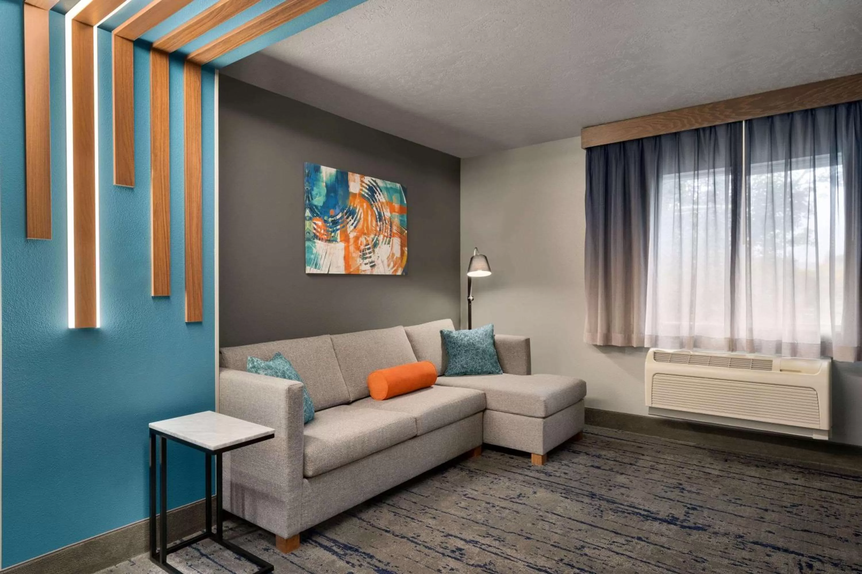 Seating area in La Quinta Inn & Suites by Wyndham Springfield