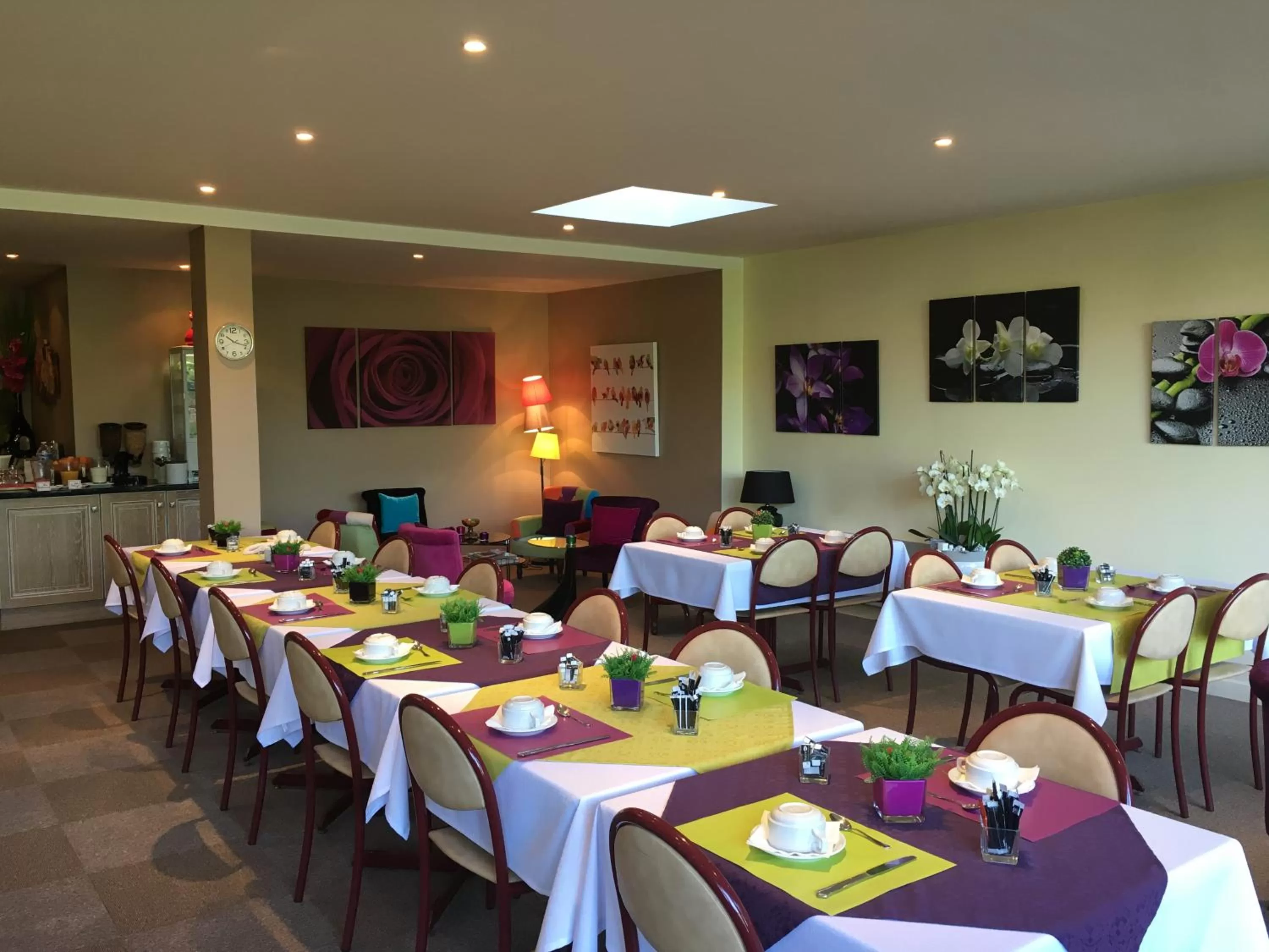 Restaurant/places to eat in Lys Hôtel