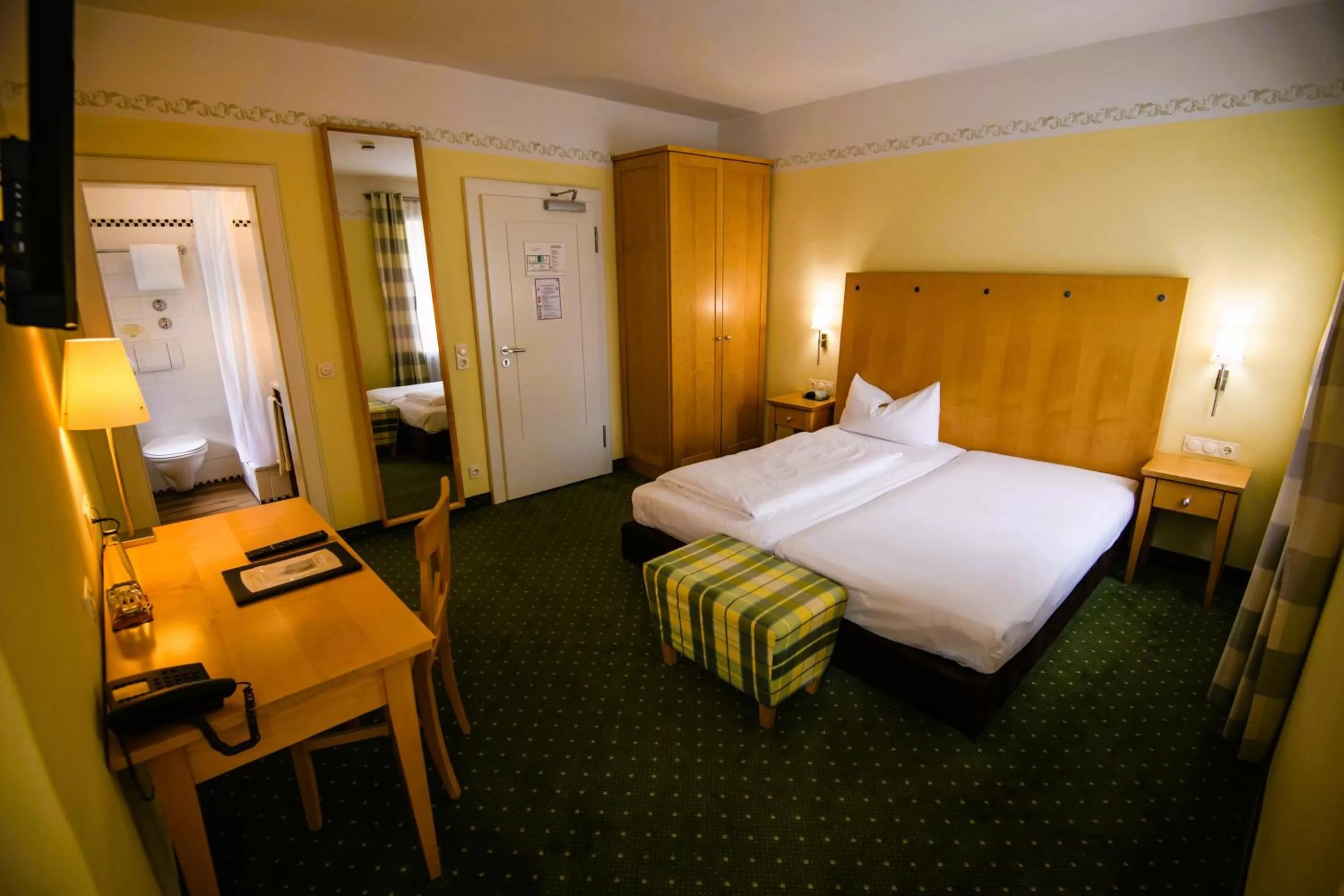 Bed in Hotel Rosenheimer Hof