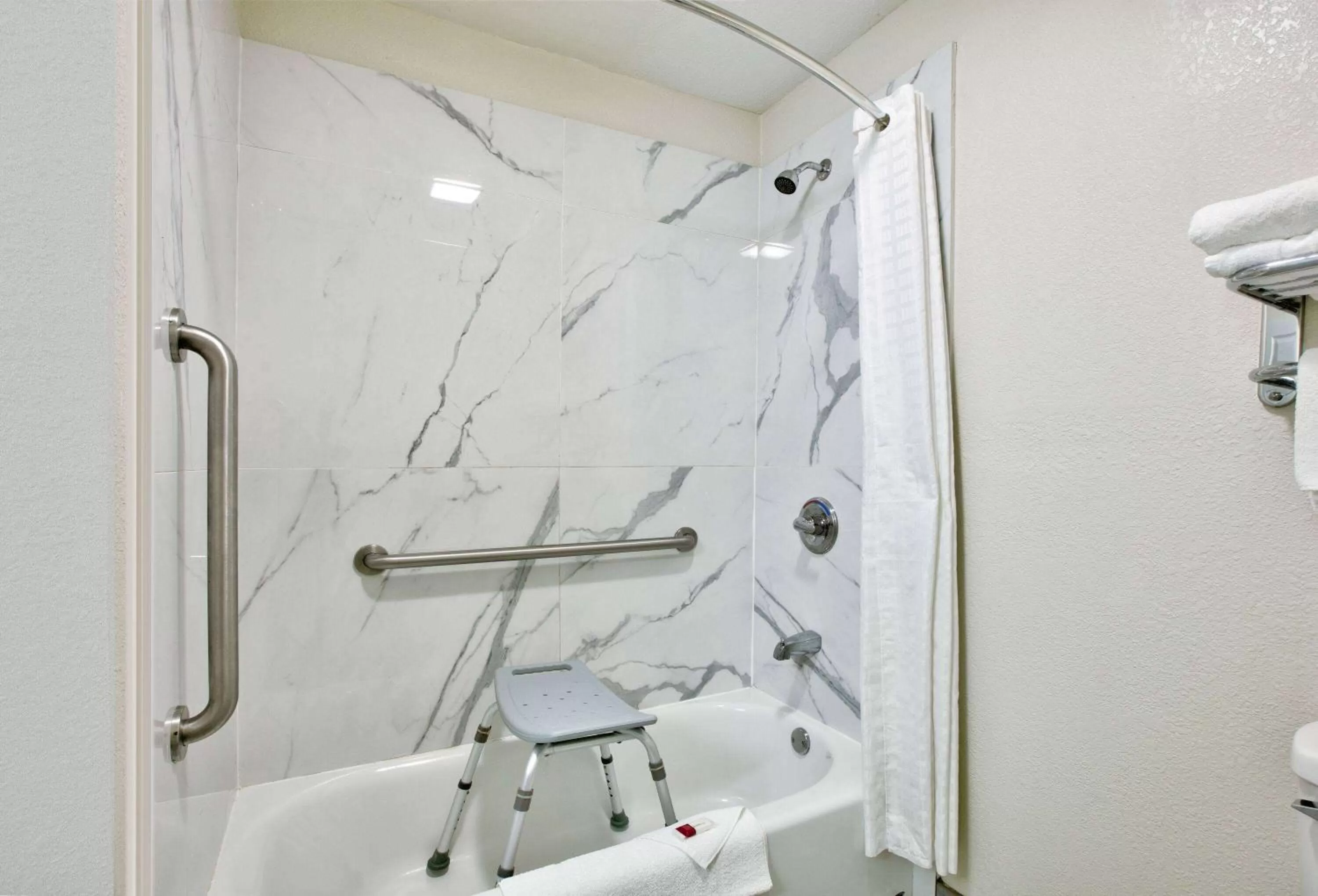 TV and multimedia in Super 8 by Wyndham Palestine TX