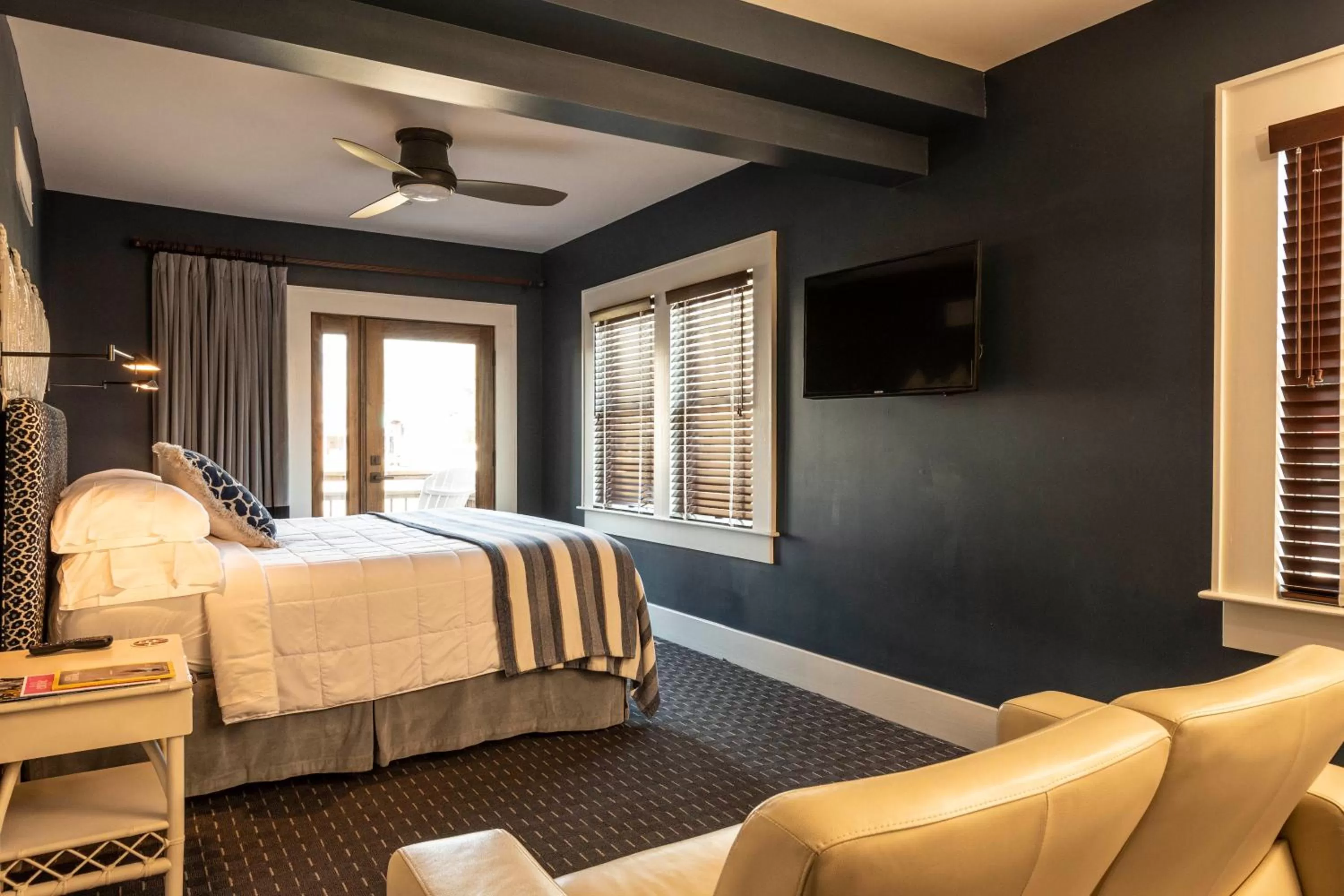 Photo of the whole room, Bed in Hotel Broad Ripple