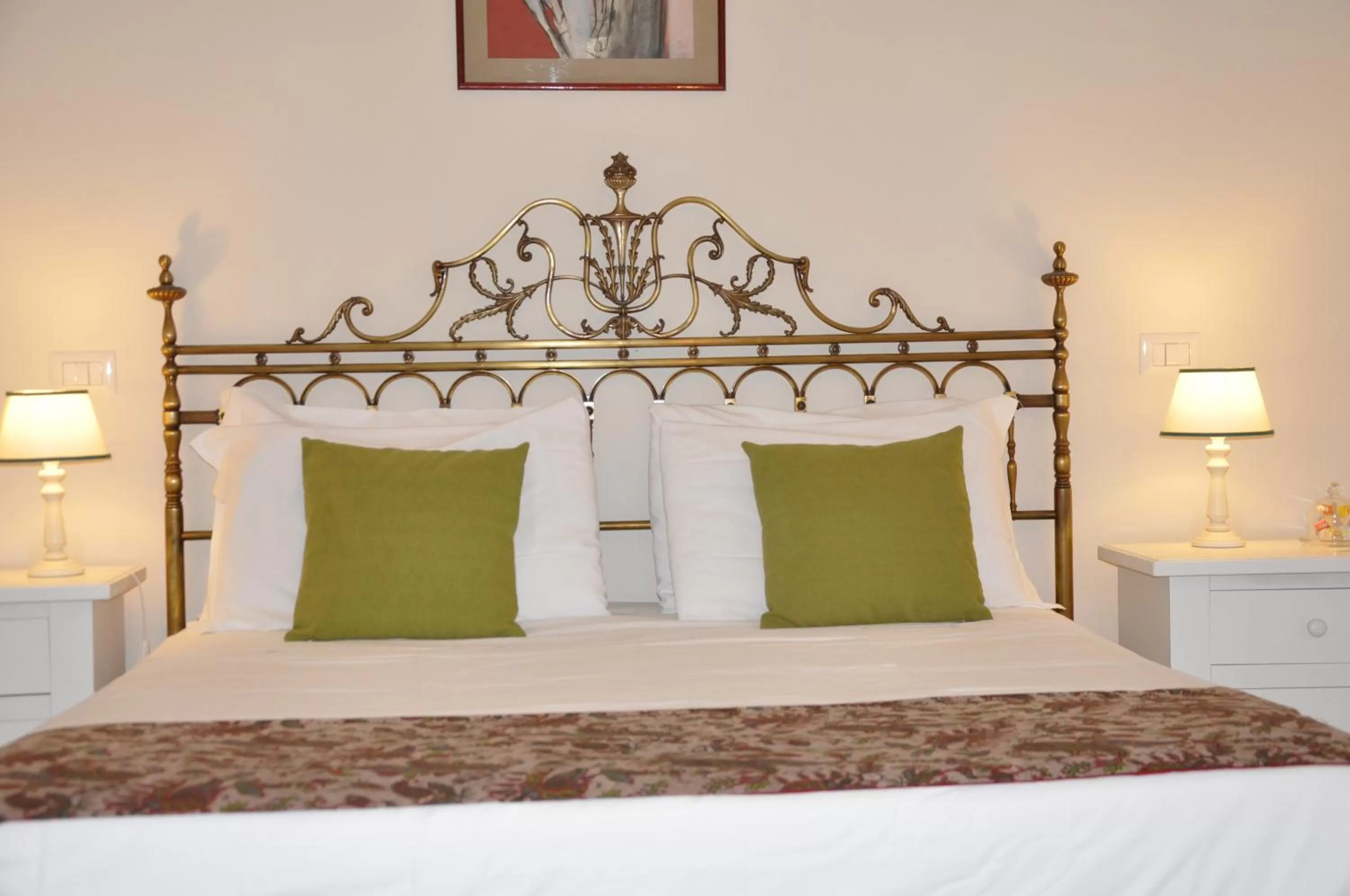 Photo of the whole room, Bed in Domus Borbonica