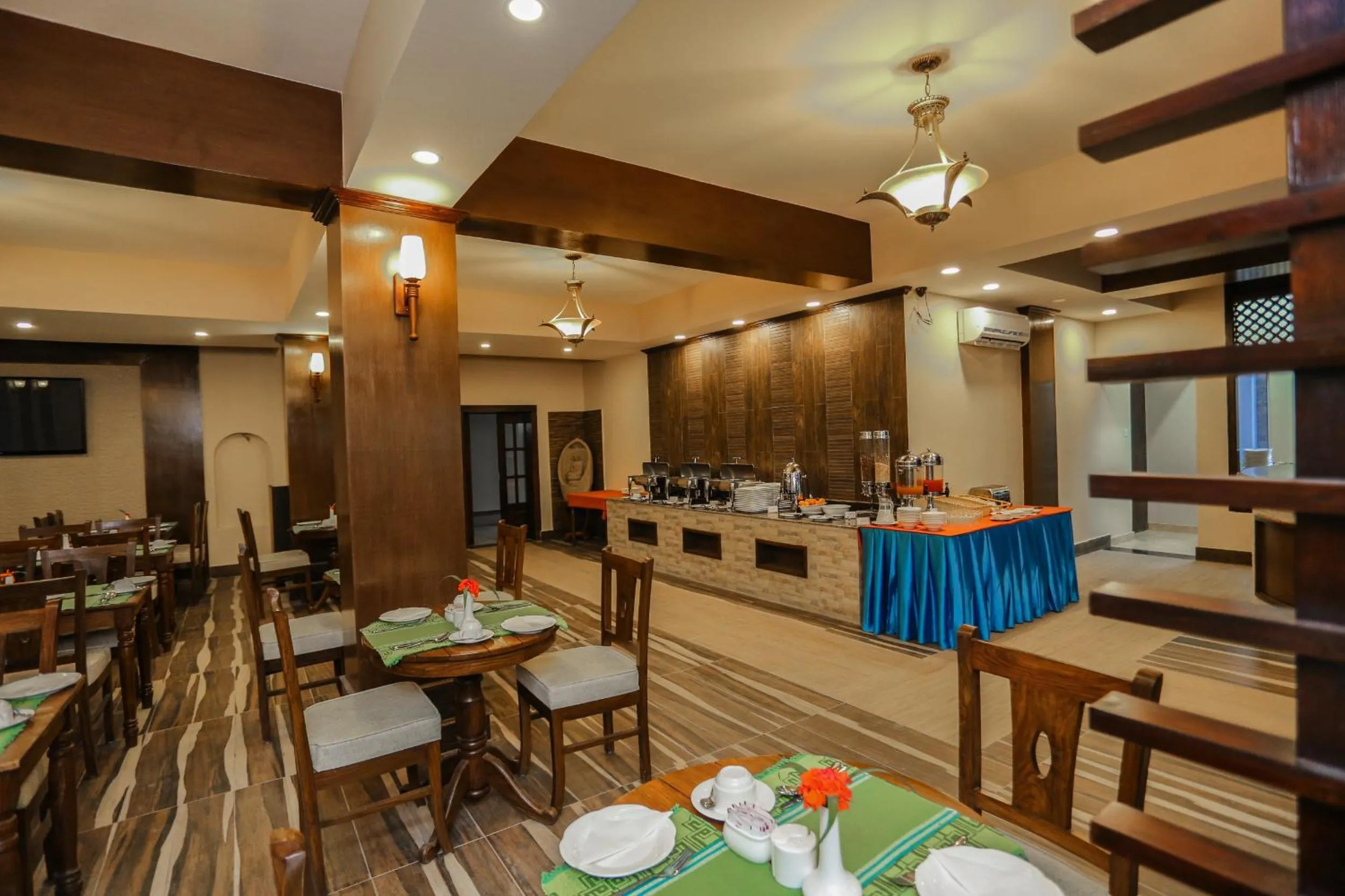 Restaurant/Places to Eat in Da Yatra Courtyard Hotel