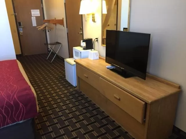 TV and multimedia, Bed in Days Inn by Wyndham Hurricane/Zion National Park Area