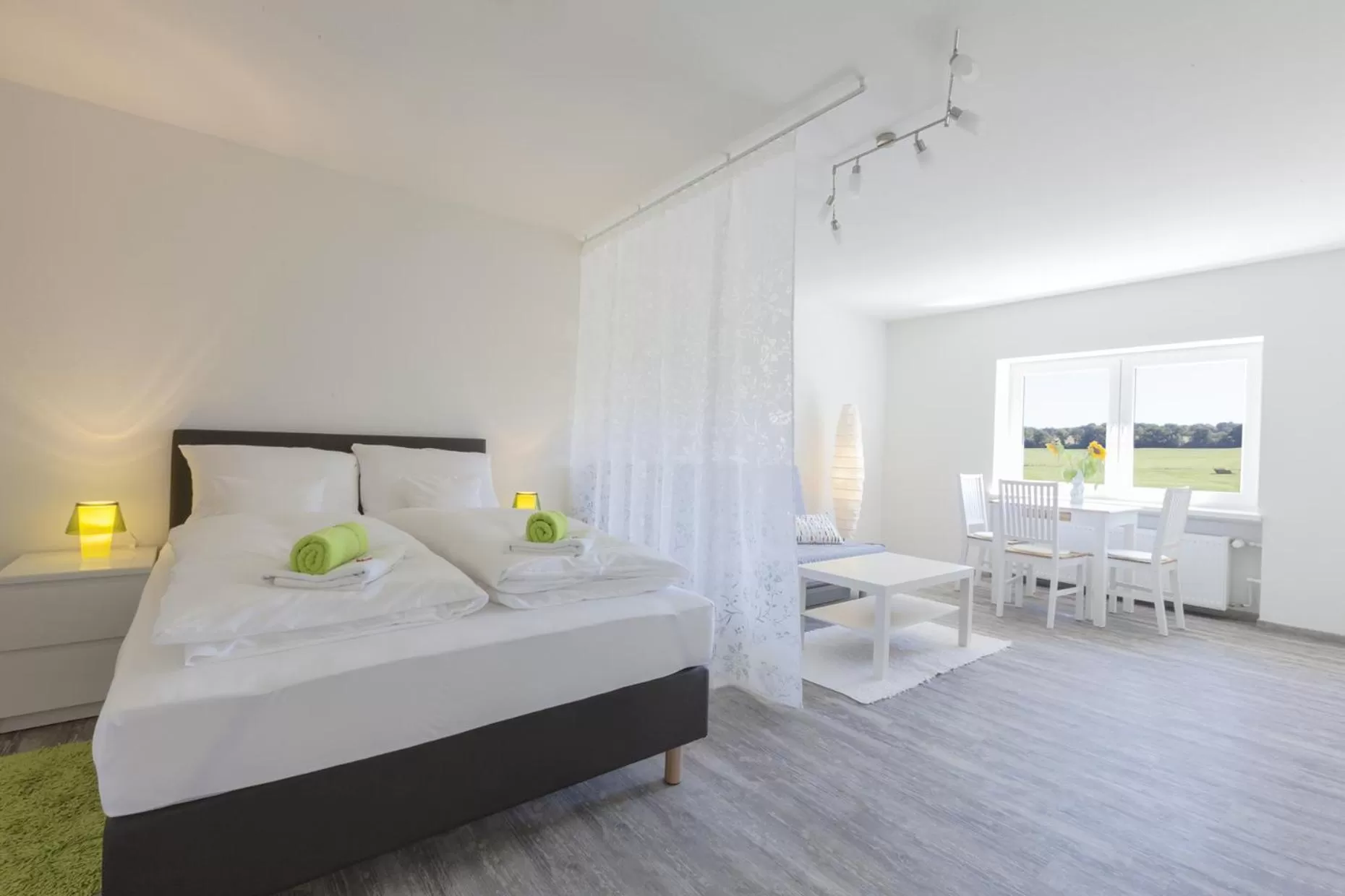 Photo of the whole room, Bed in mein kleinHOTEL