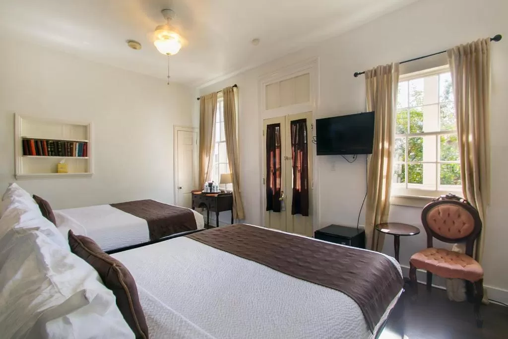 Bedroom, Bed in Lafitte Hotel & Bar