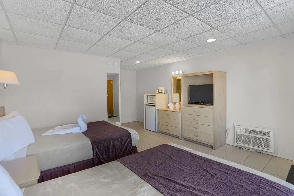 Bed in Heart of Wildwood Boardwalk Motel