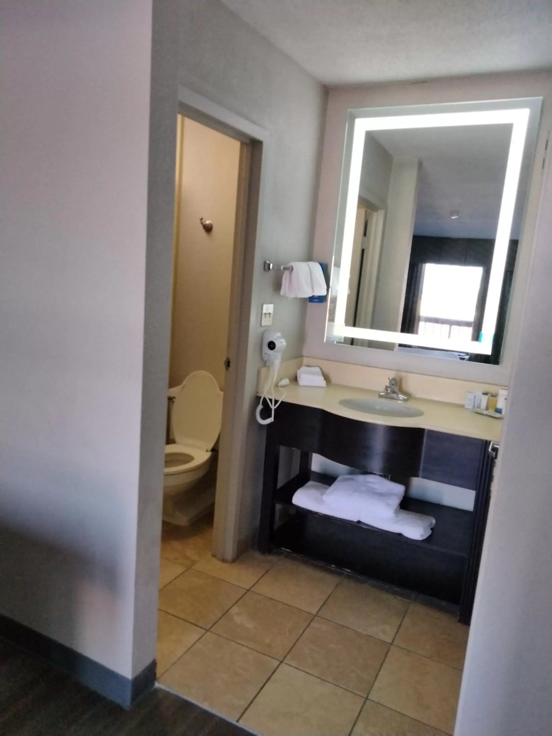 Double Room with Two Double Beds - Non-Smoking in Days Inn & Suites by Wyndham Albuquerque North Double Room with Two Double Beds - Non-Smoking in Days Inn & Suites by Wyndham Albuquerque North