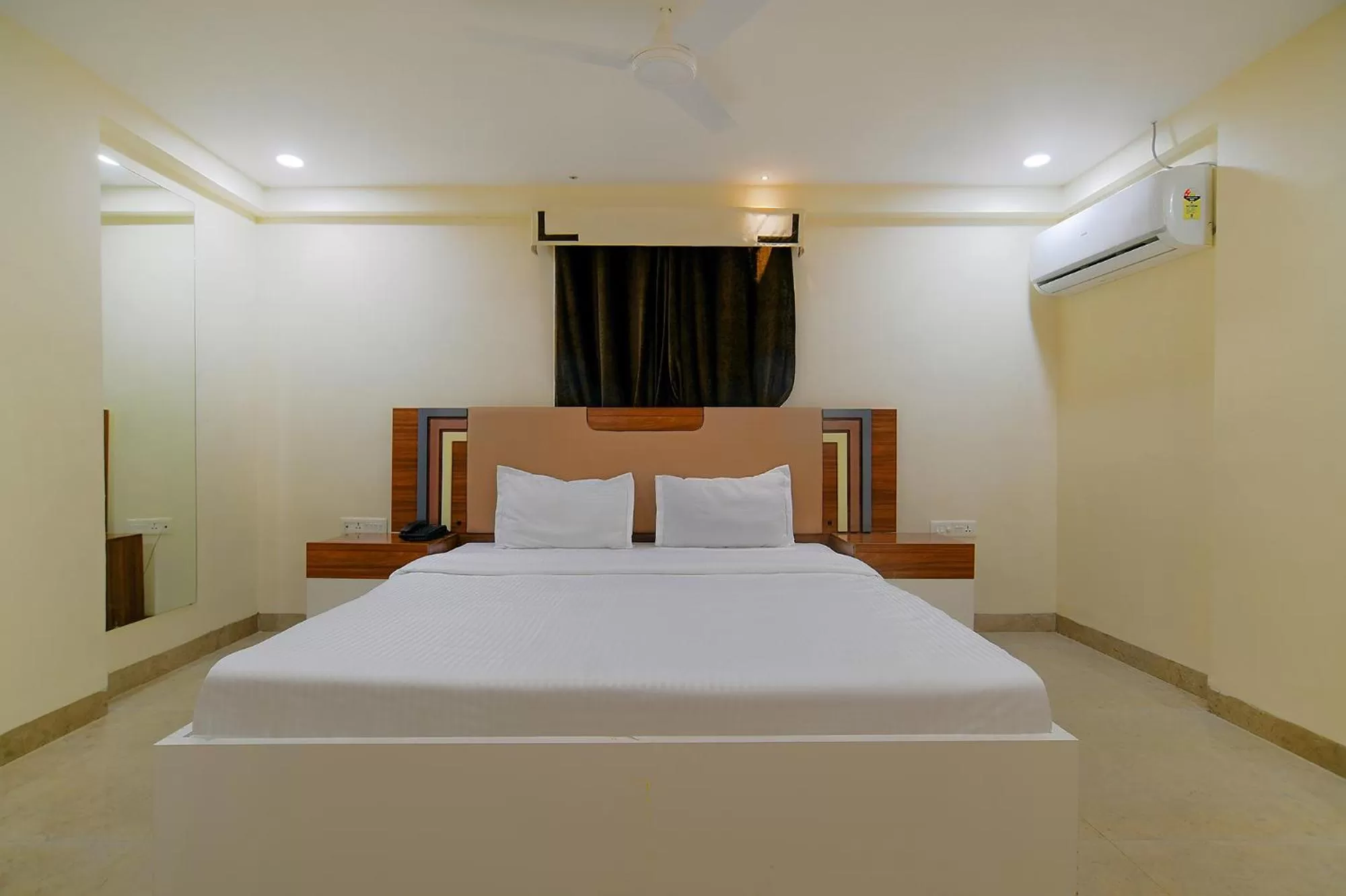 Bed in FabHotel Imperial Regency