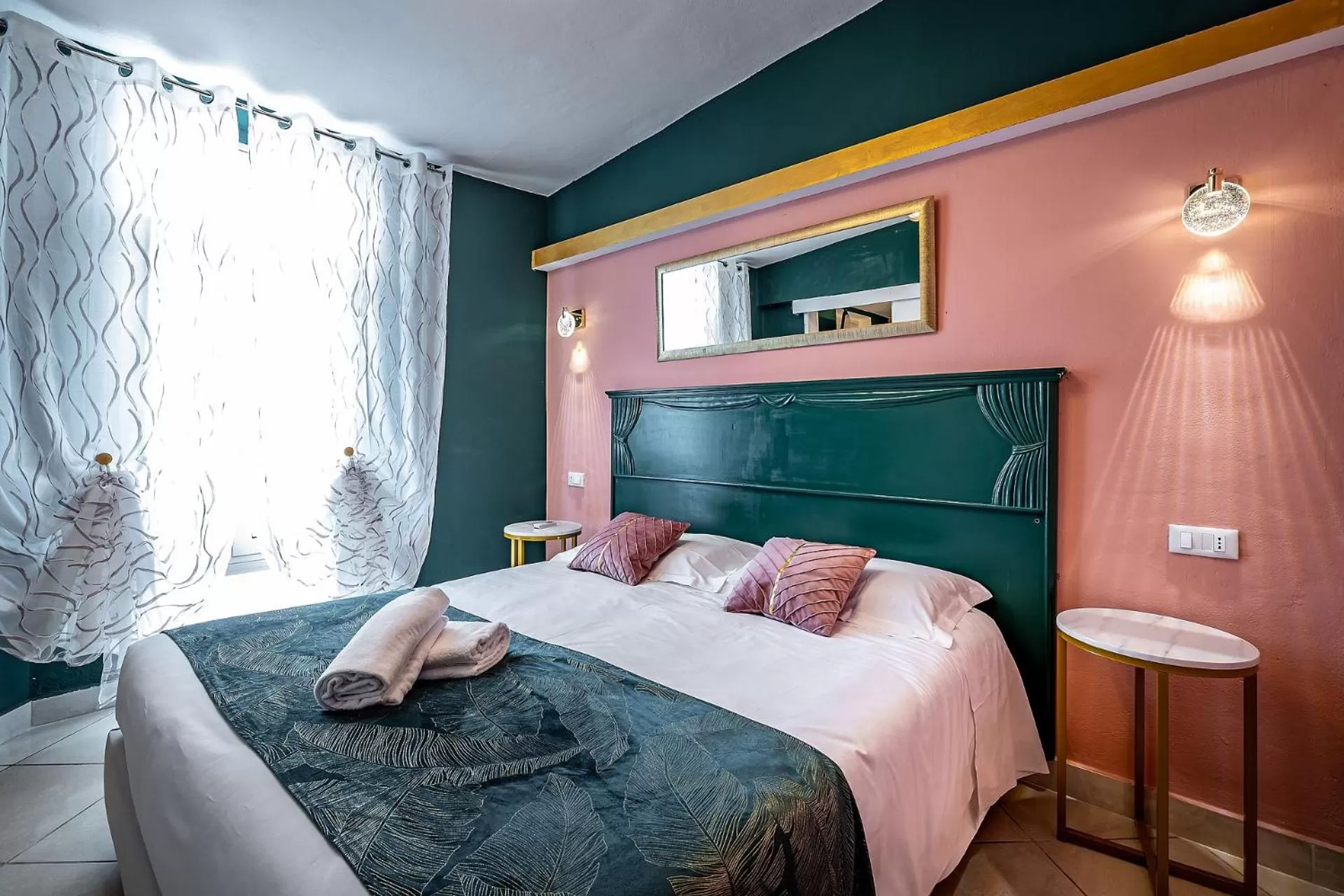 Bedroom, Bed in HOTEL VENETO con accesso ZTL