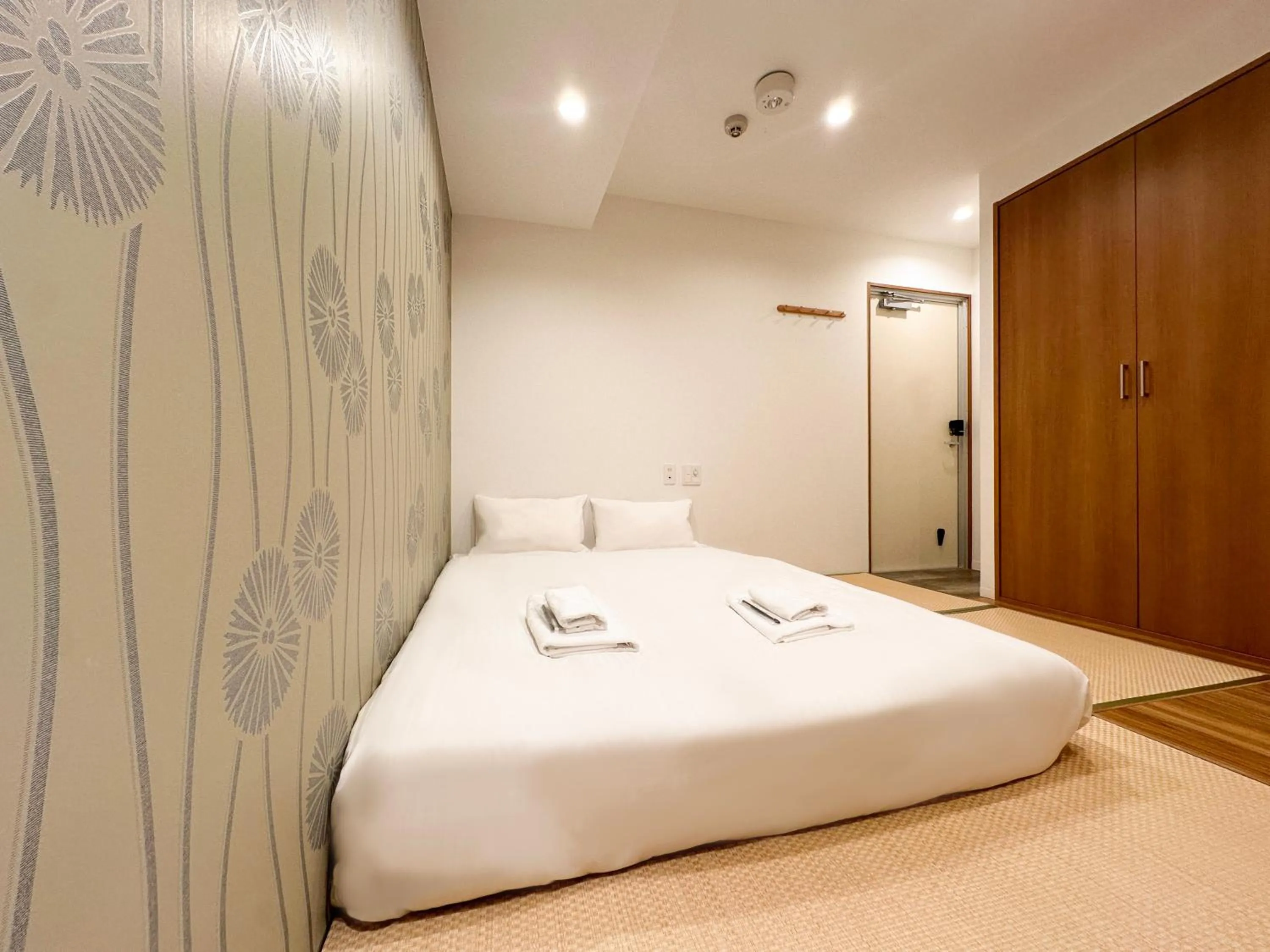 Photo of the whole room, Bed in Osaka Ebisu Hotel