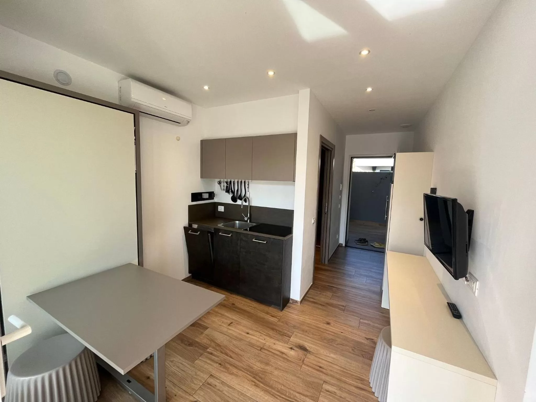 Kitchen or kitchenette in Riva Lake Lodge