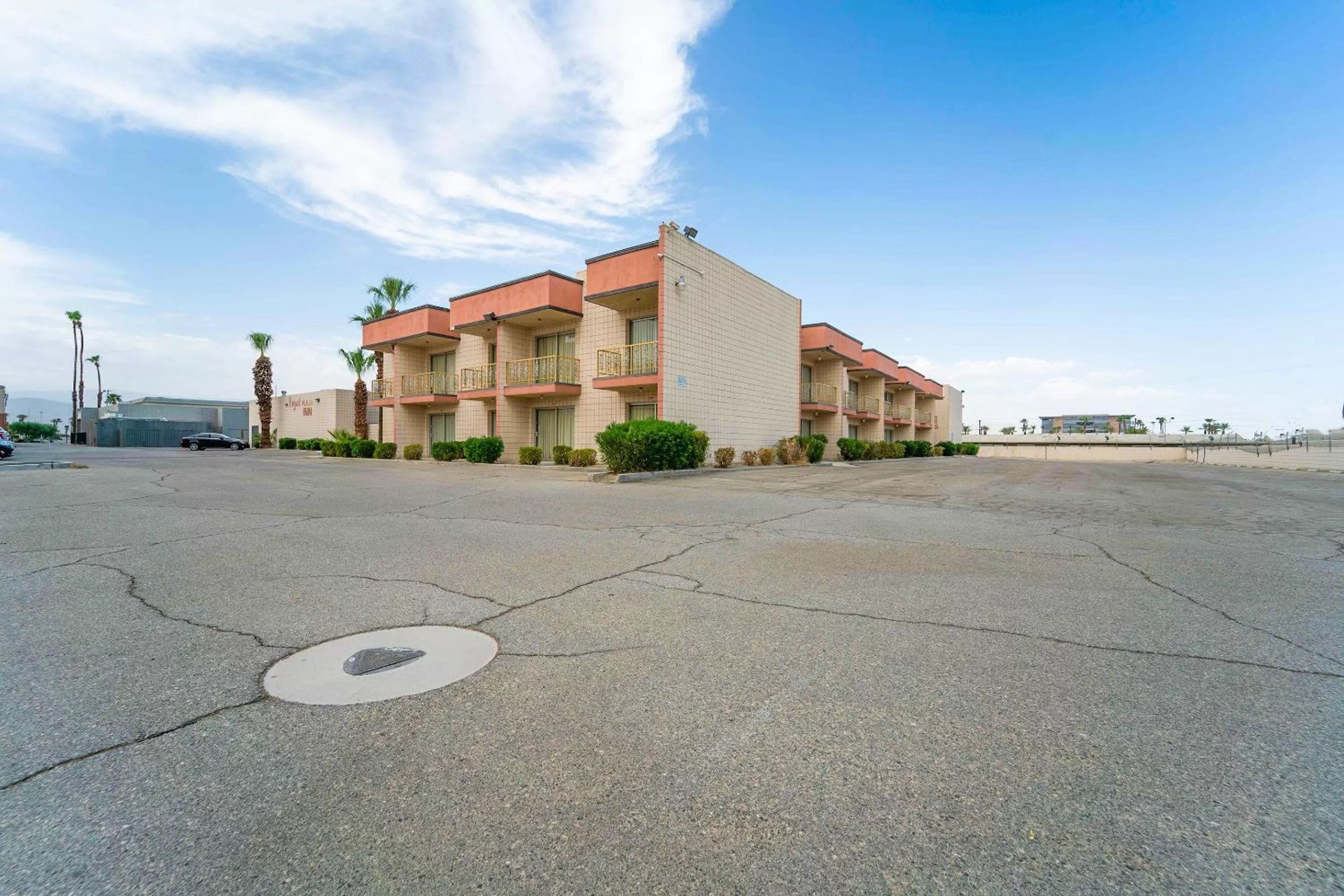 Parking in Royal Plaza Inn