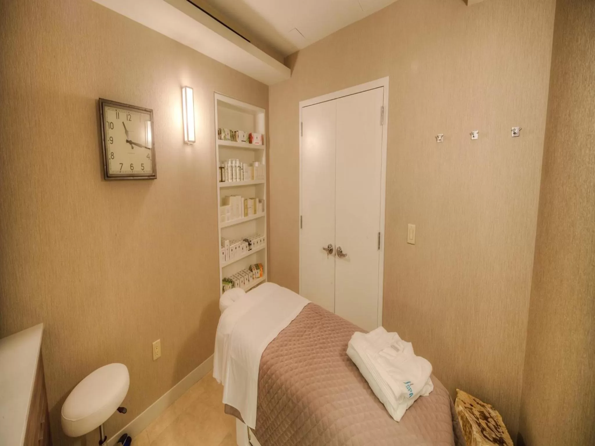 Massage, Bed in The J House Greenwich Hotel