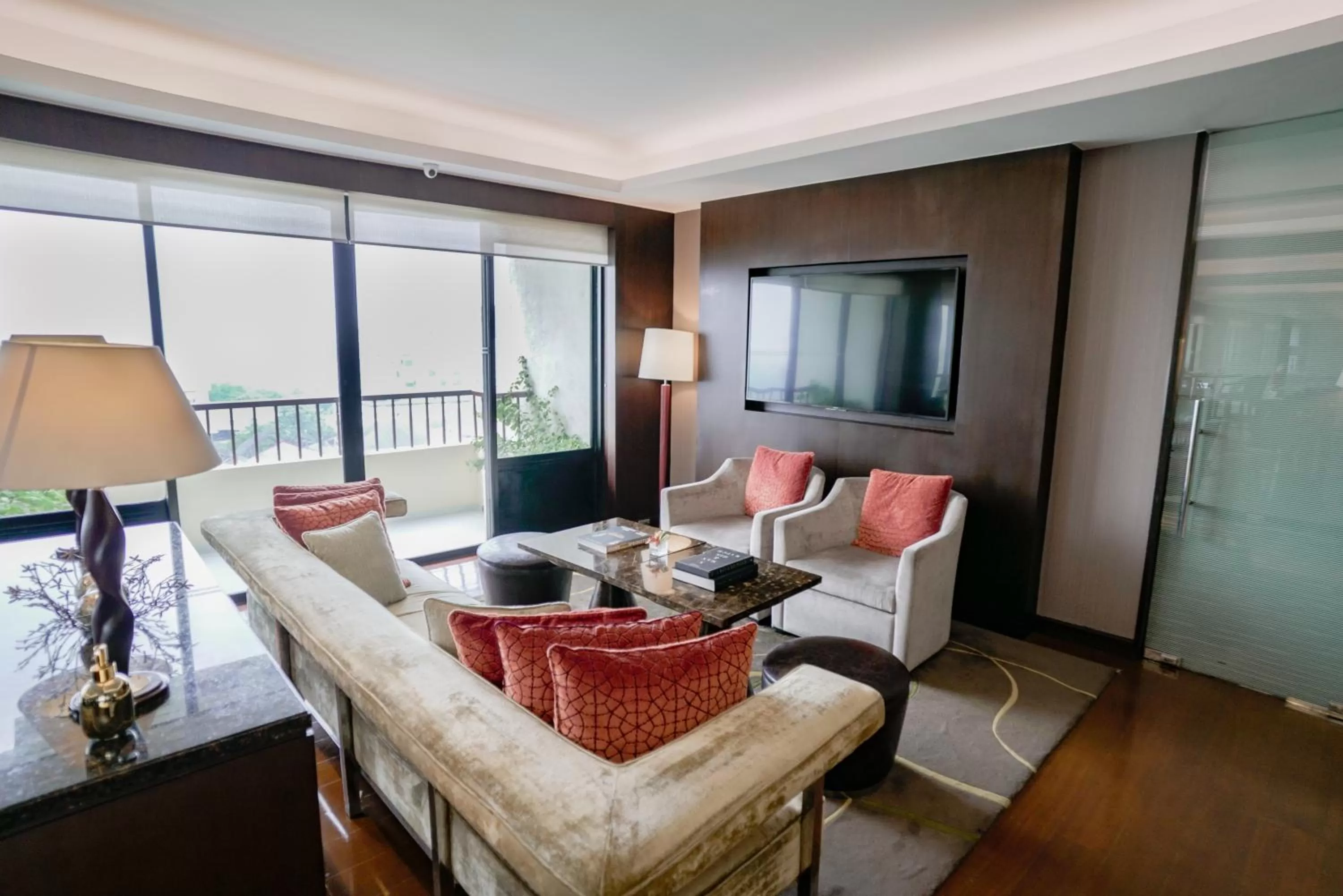 Lounge or bar in Sofitel Philippine Plaza Manila