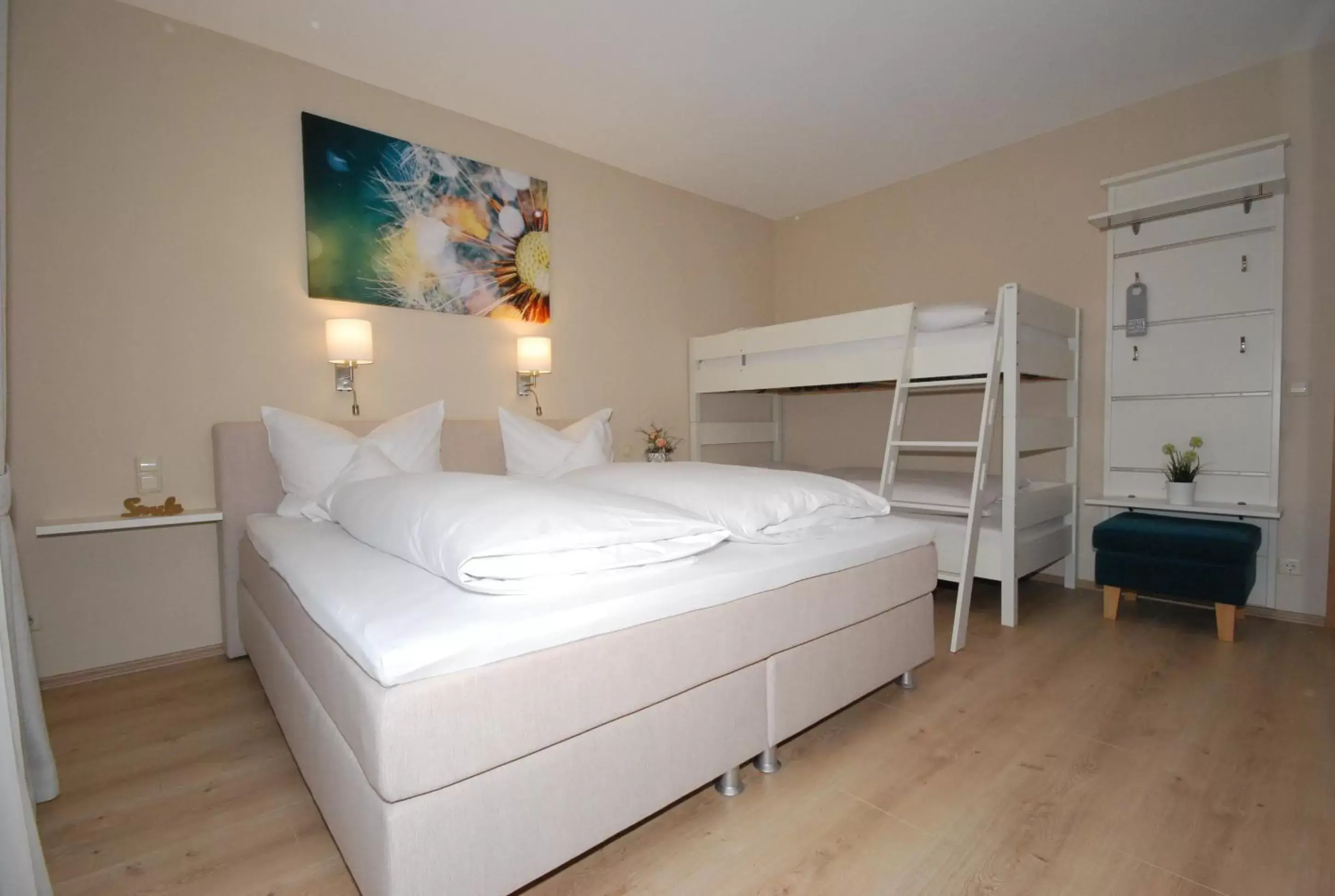 Quadruple Room with Private Bathroom - single occupancy in Hotel Heimatherz Quadruple Room with Private Bathroom - single occupancy in Hotel Heimatherz