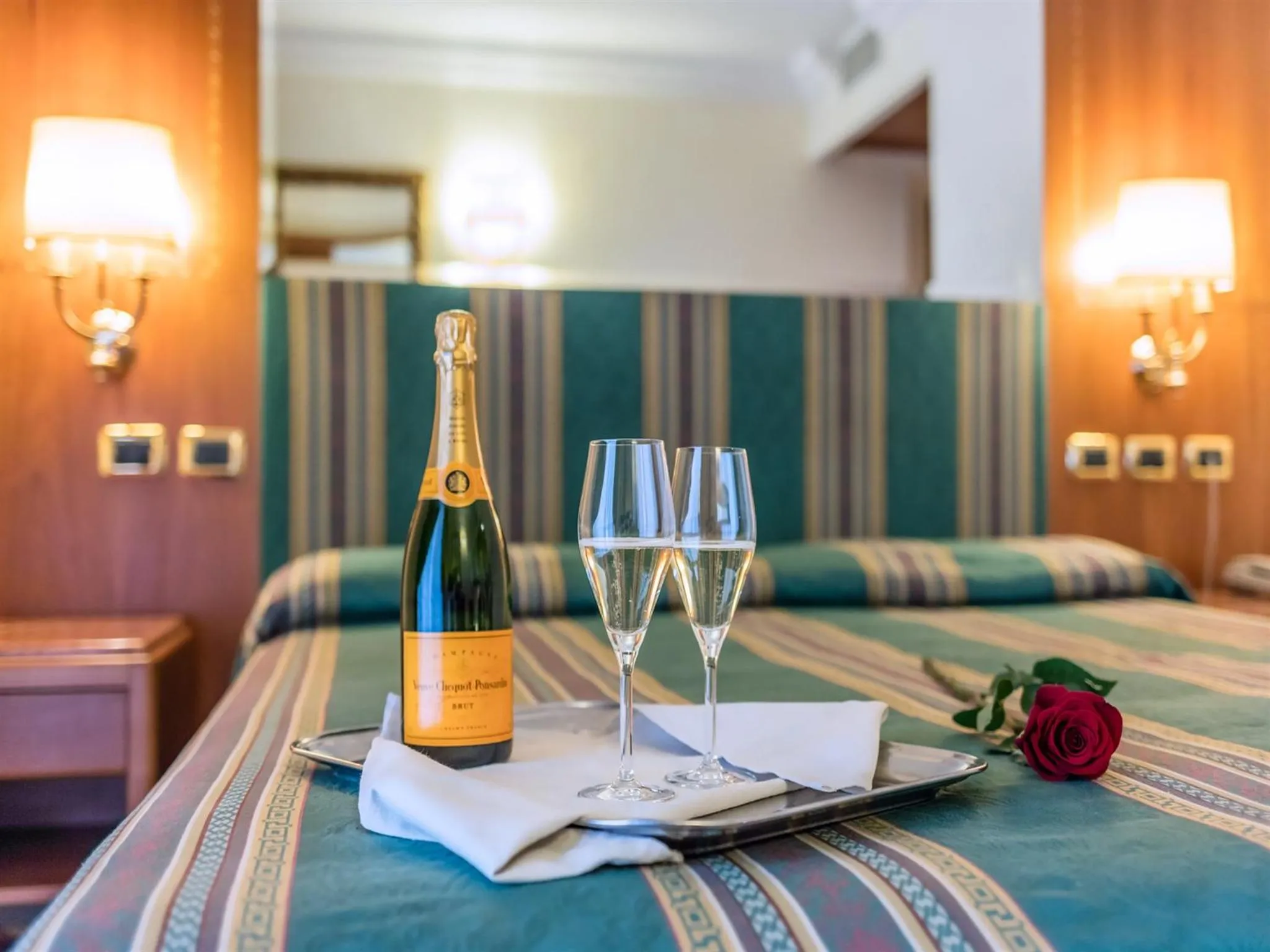 Bedroom, Bed in Raeli Hotel Regio