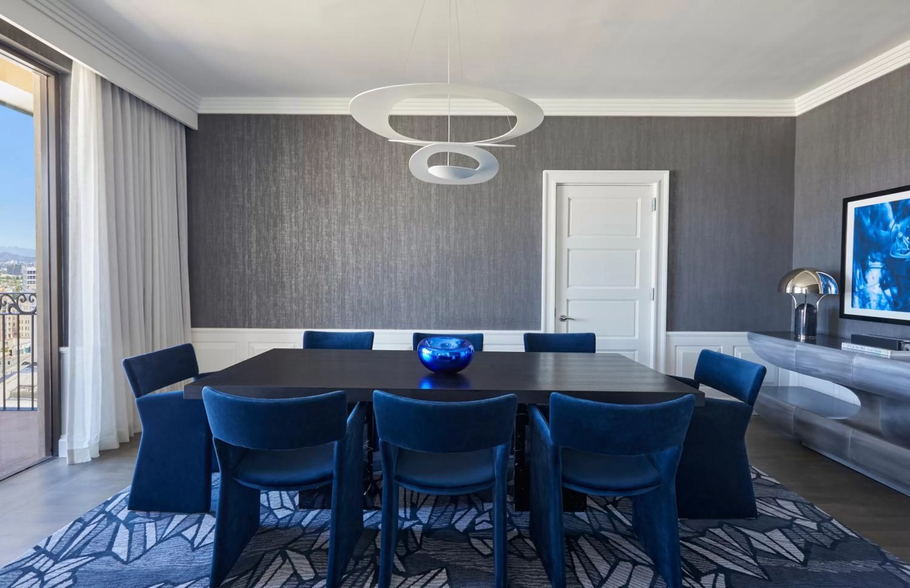Dining area in Beverly Wilshire, A Four Seasons Hotel