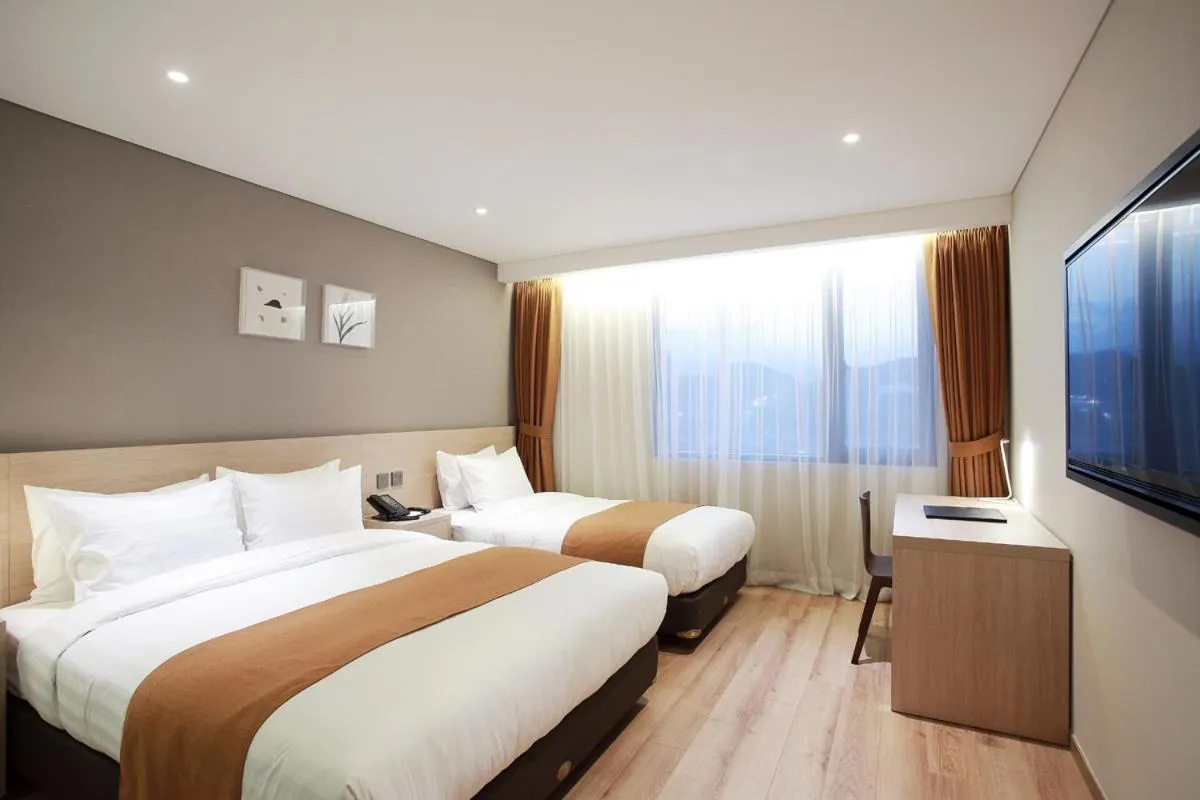 Bed in Gangneung City Hotel