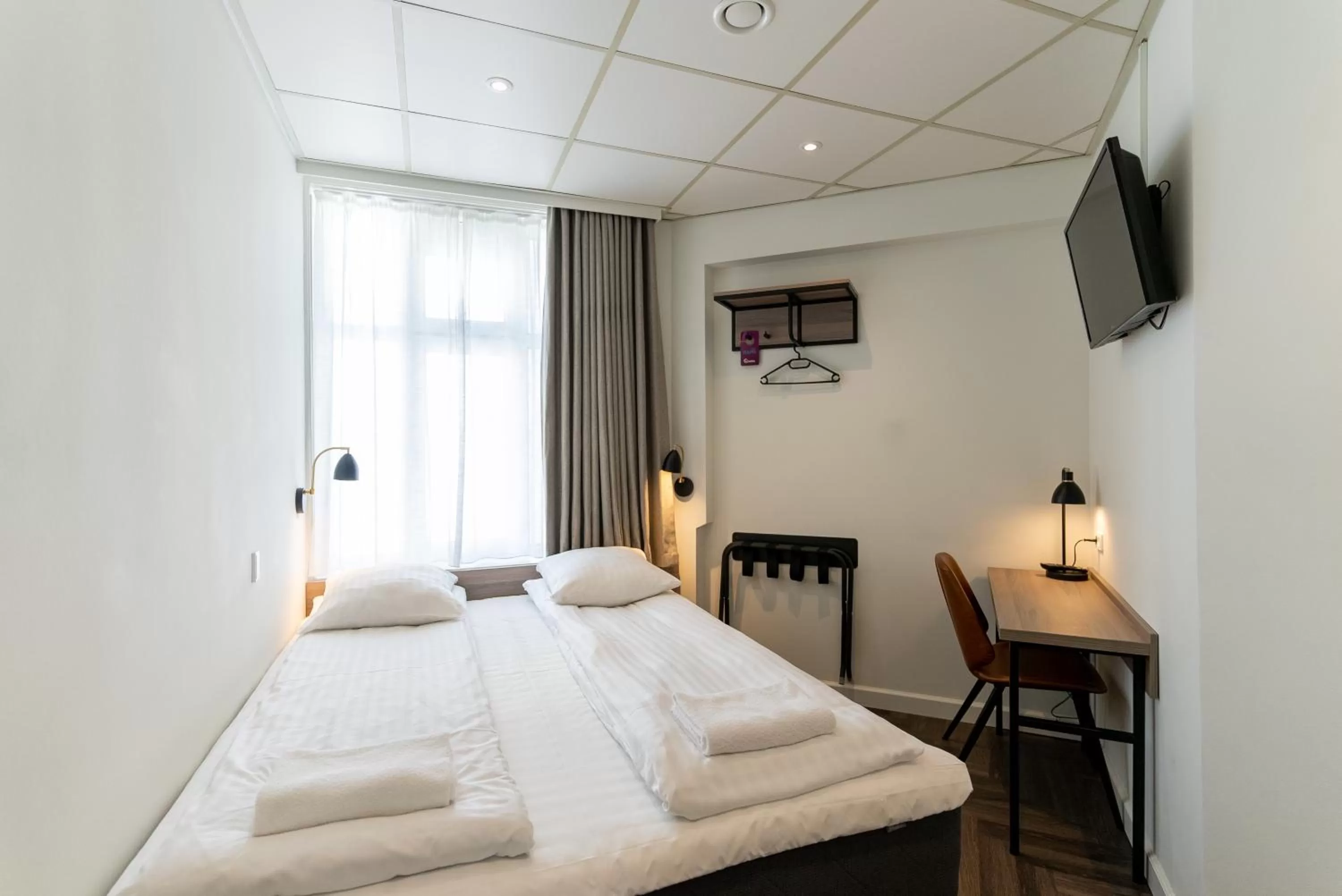 Photo of the whole room, Bed in Go Hotel Saga