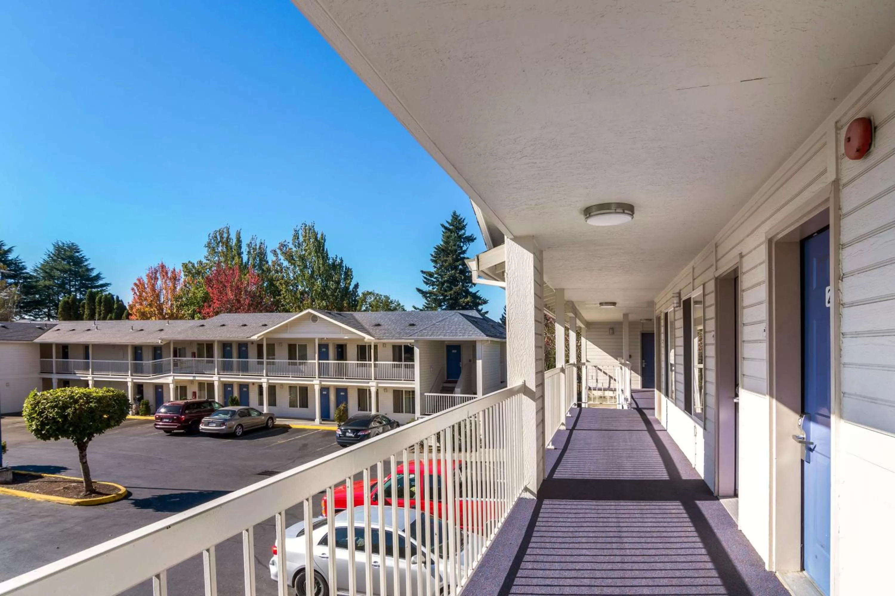 Property building in Motel 6 Portland Mall - 205