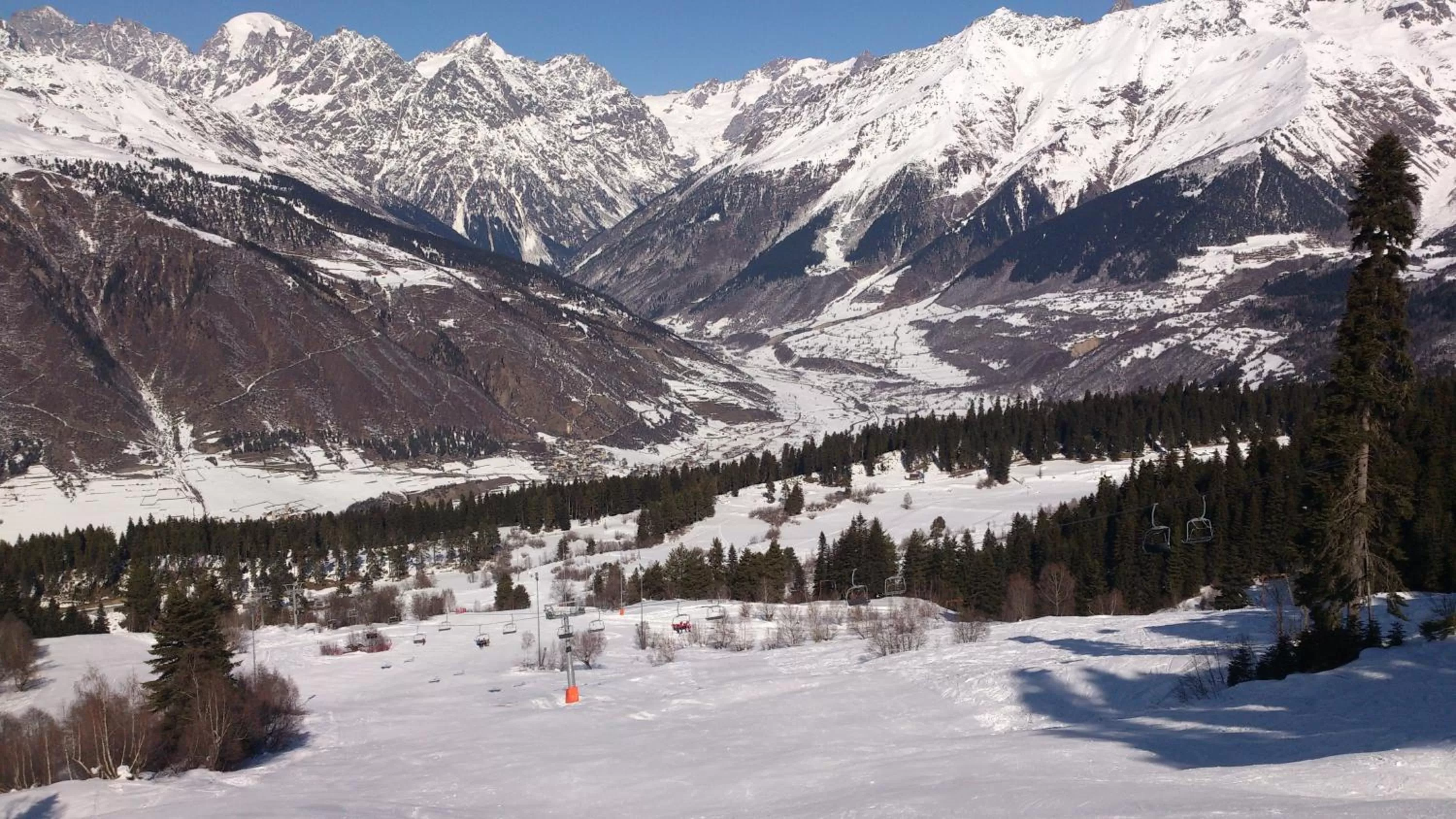 Skiing in Hotel Svanseti