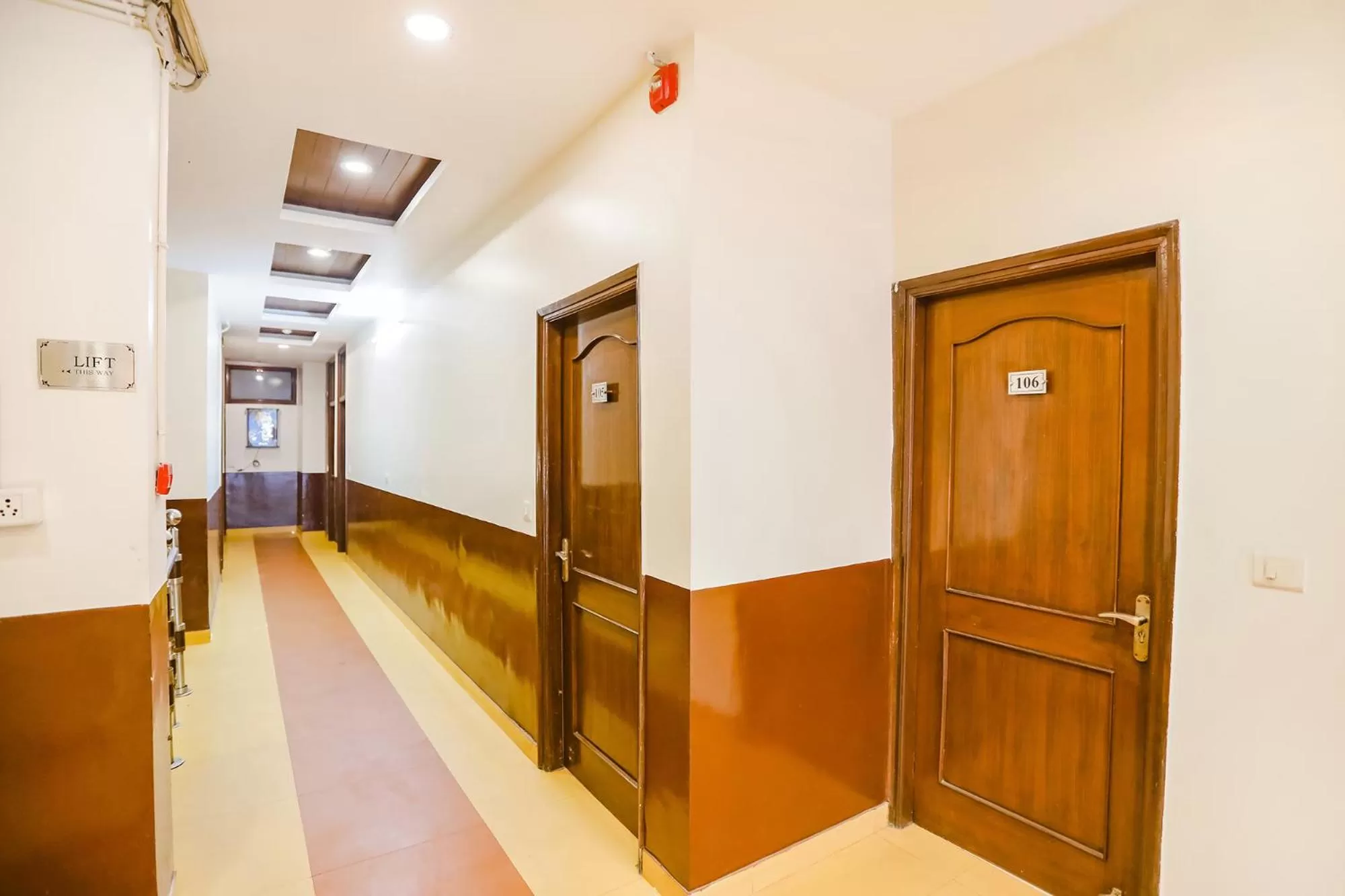 Lobby or reception in FabHotel Hexa Ghaziabad