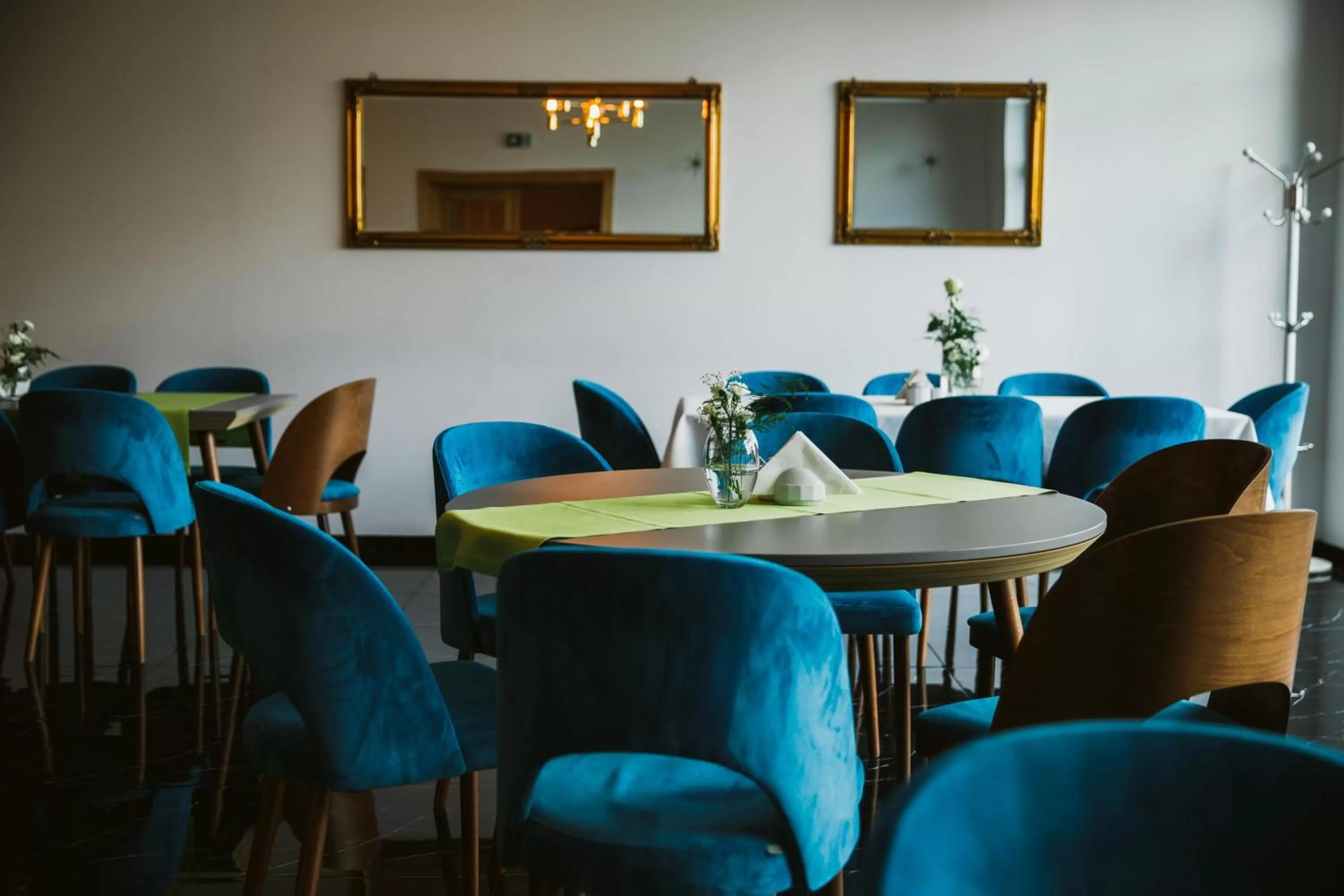 Restaurant/places to eat in HOTEL Art Cafe