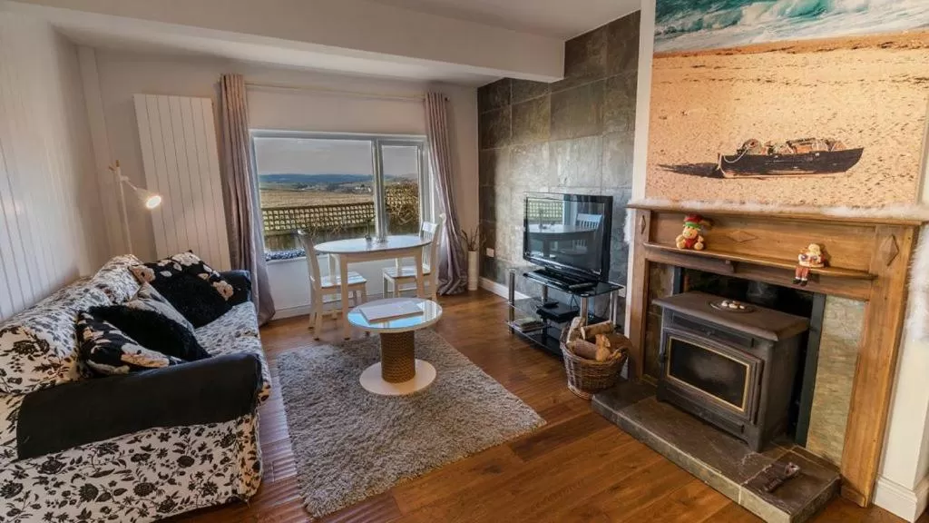 TV and multimedia in Chesil Beach Lodge Burton Bradstock Dorset DT64RJ