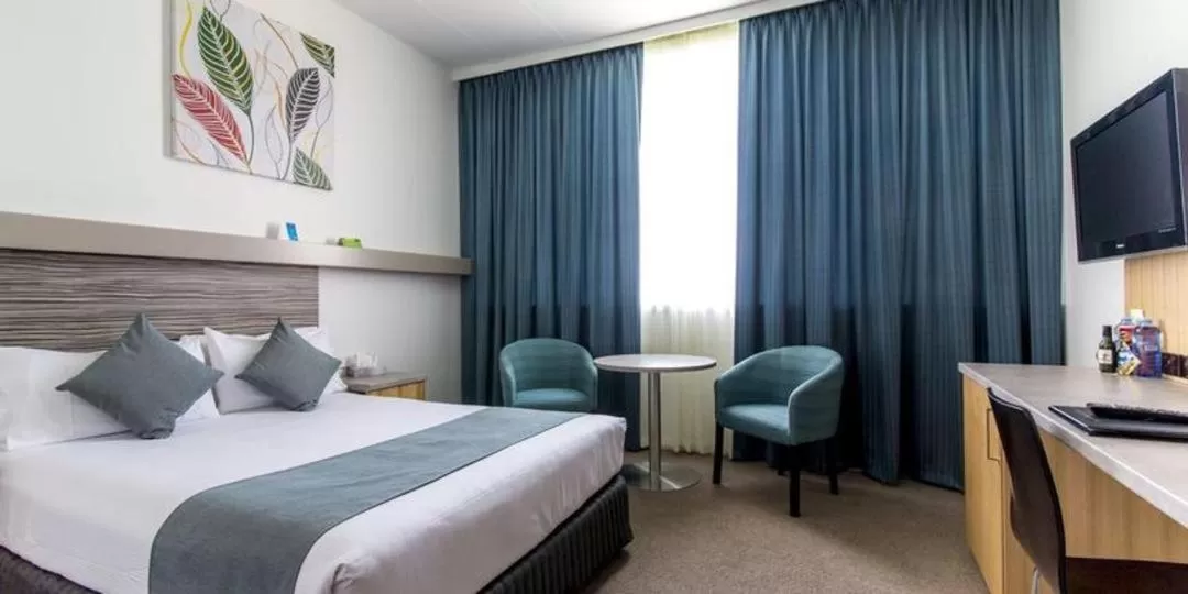 Executive Queen Room in Comfort Inn Regal Park