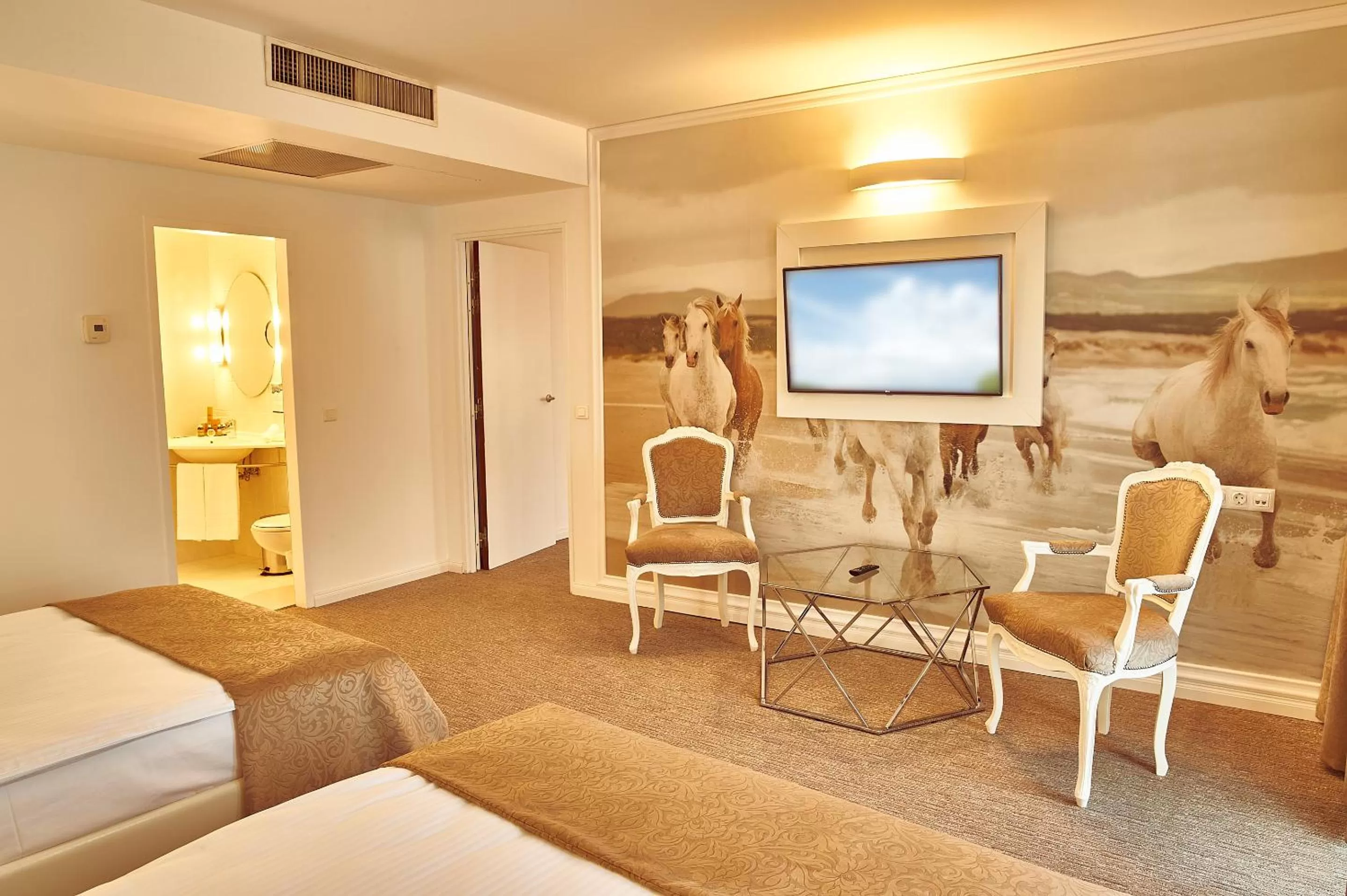 TV and multimedia, Bed in Continental Forum Bucuresti Palatul Parlamentului