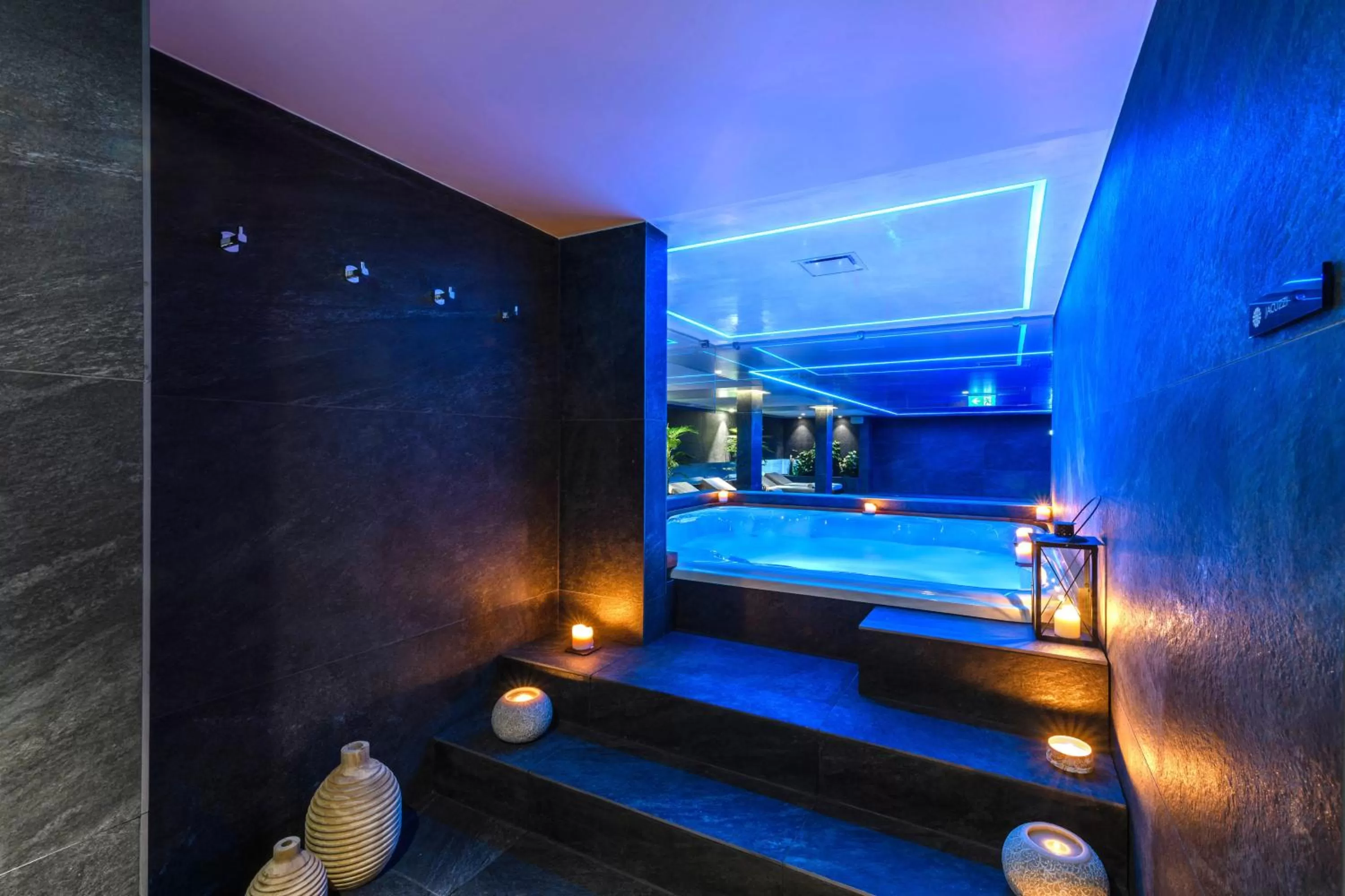 Hot Tub in Ajax Hotel