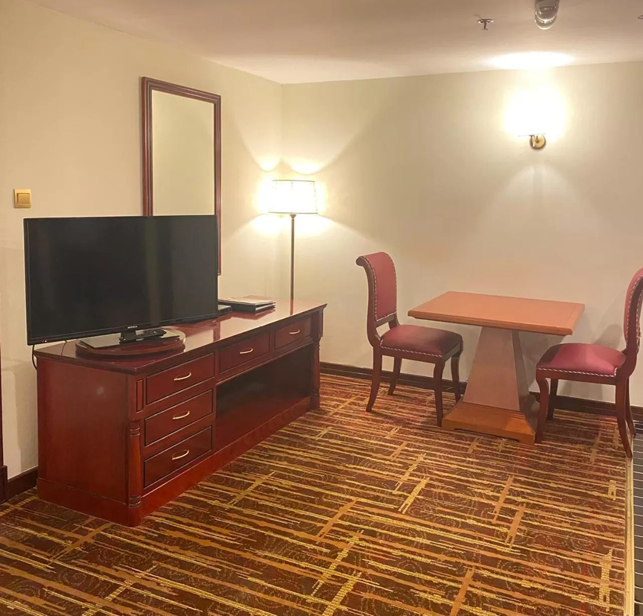 TV and multimedia in Al Diar Mina Hotel