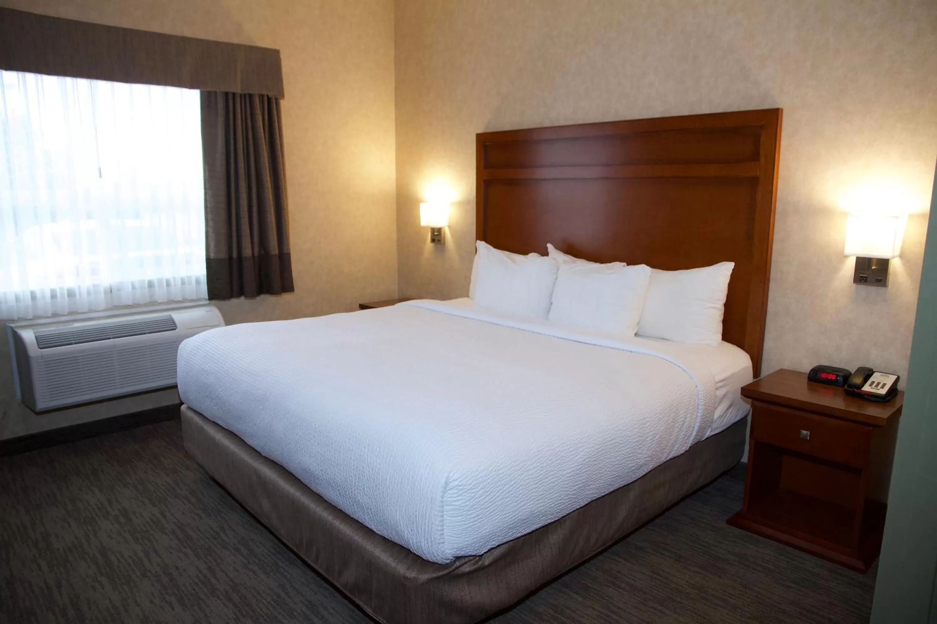 Bed in Days Inn & Suites by Wyndham Brooks