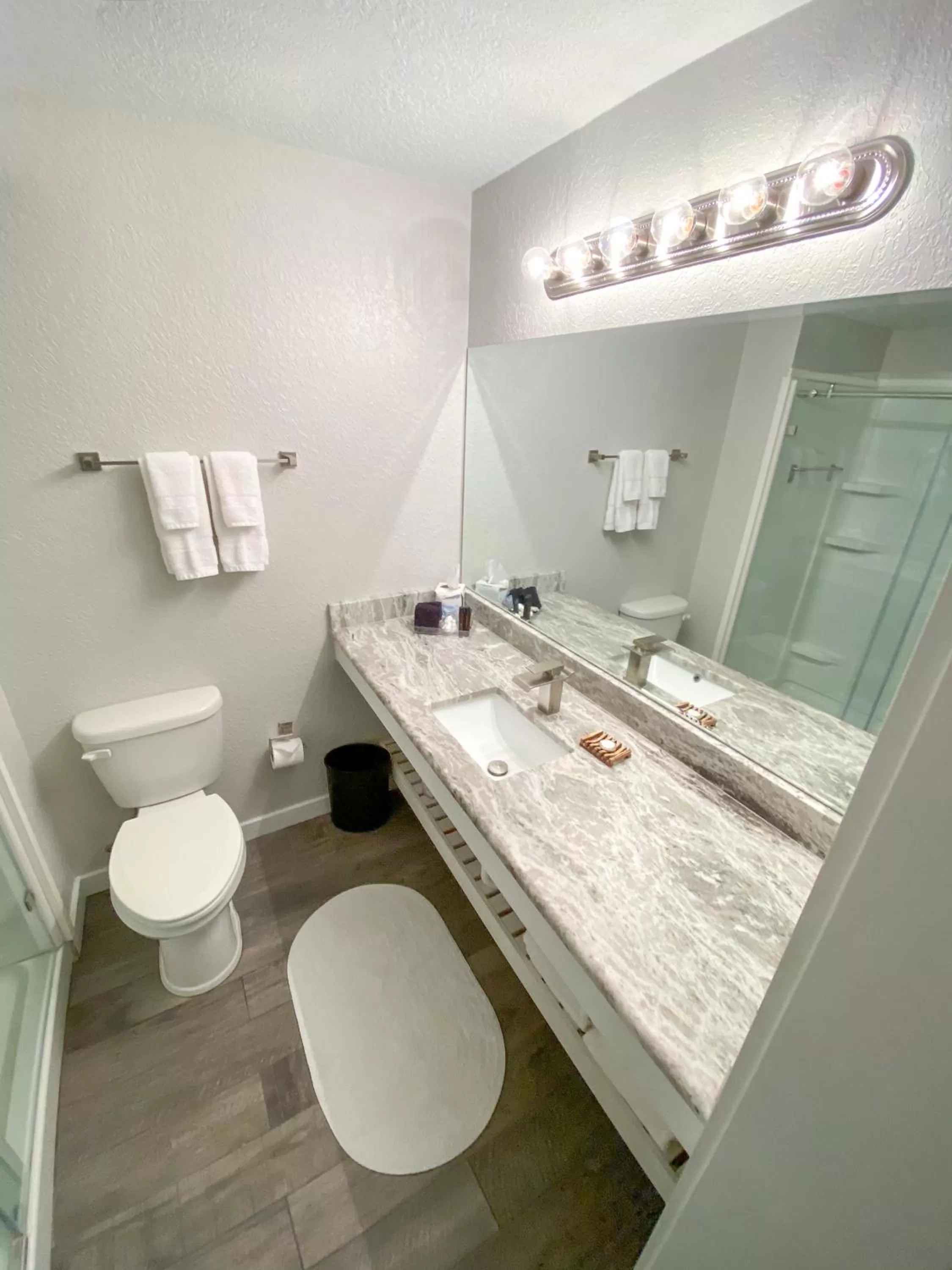 Shower in Artisan Downtown