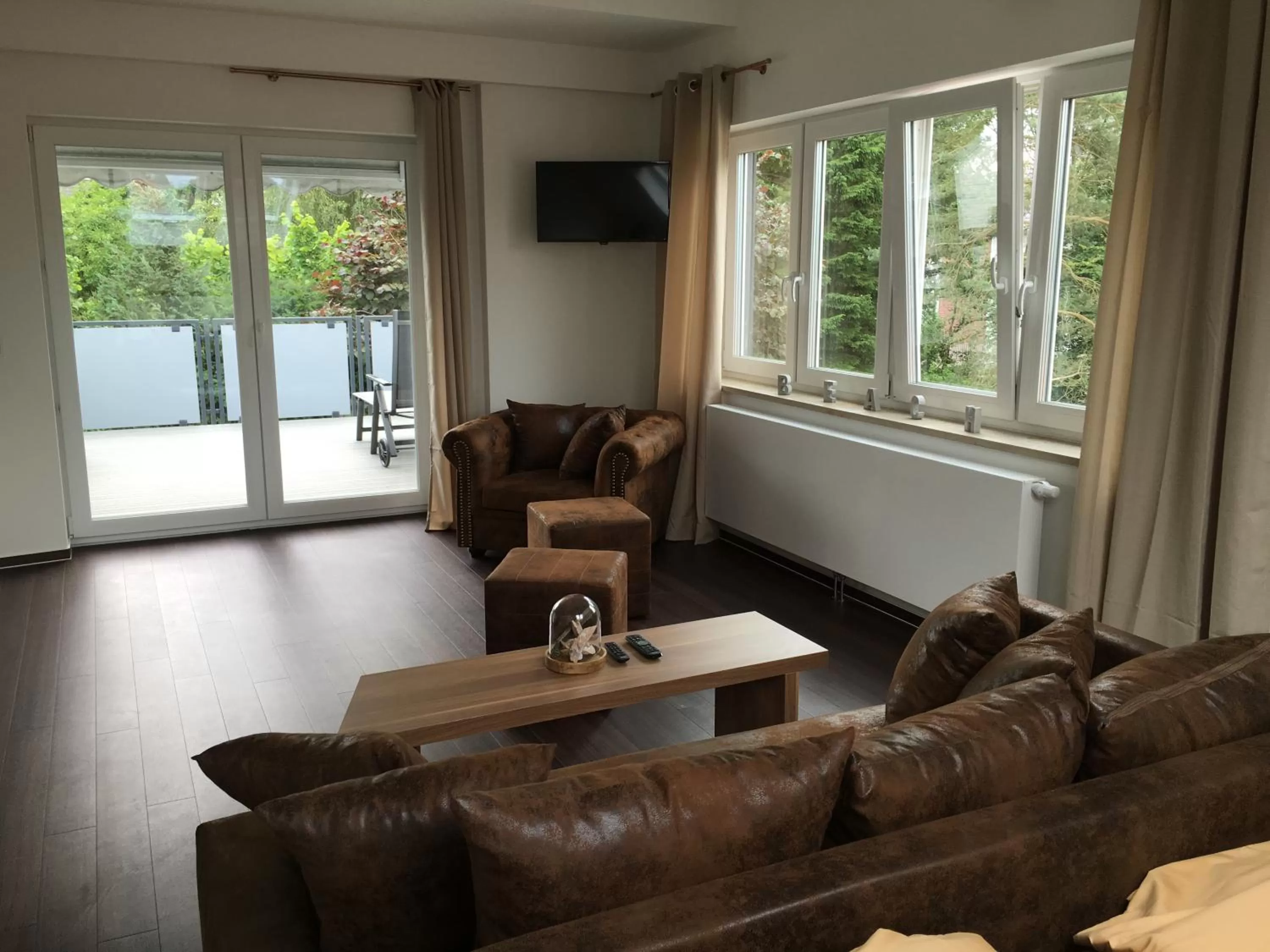 Photo of the whole room in Seaside-Townhouse