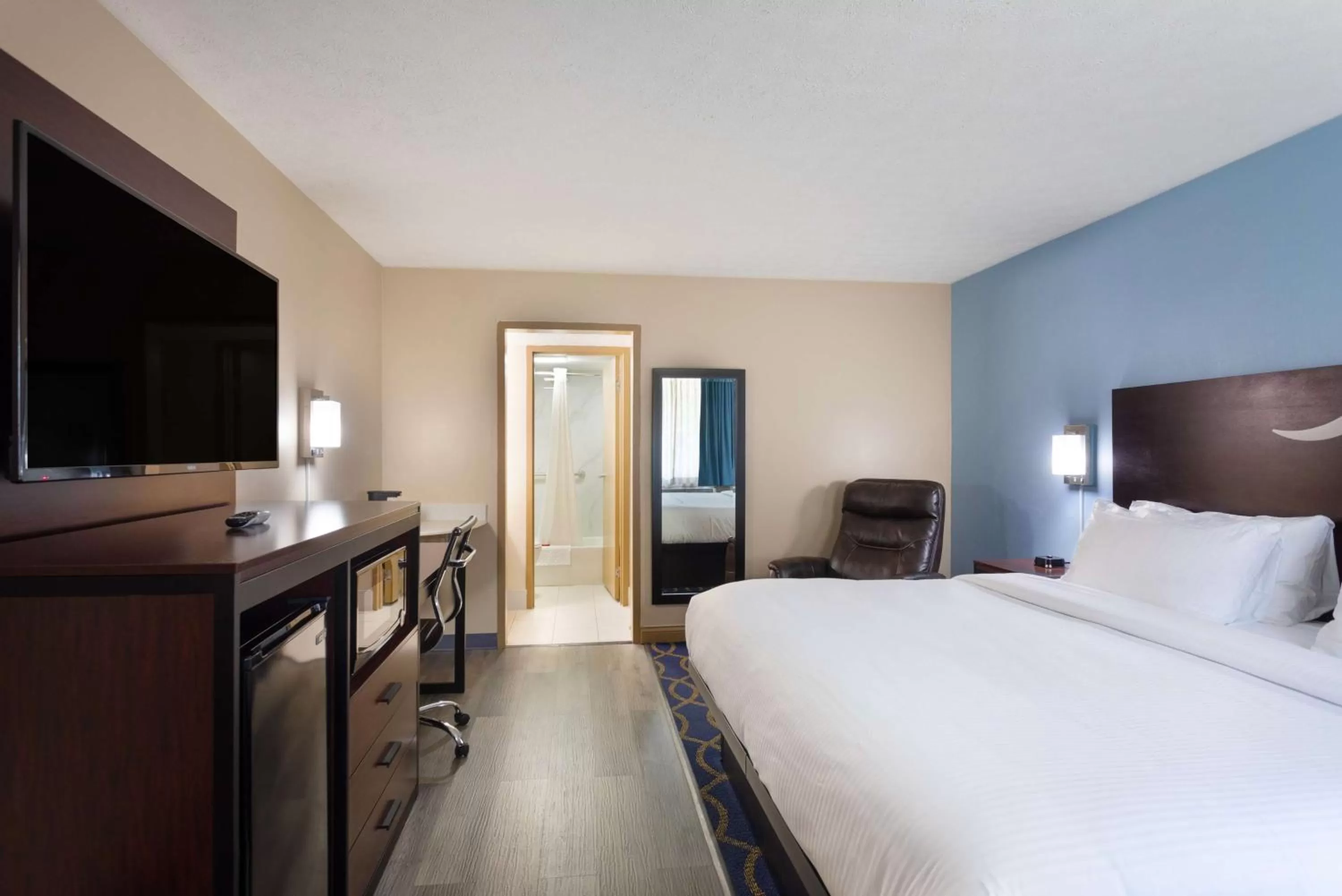 Bed in SureStay Hotel by Best Western Bardstown General Nelson