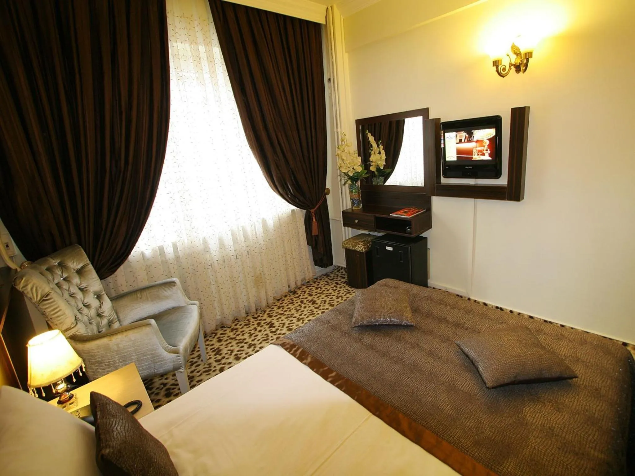 Photo of the whole room, Bed in Maya Hotel