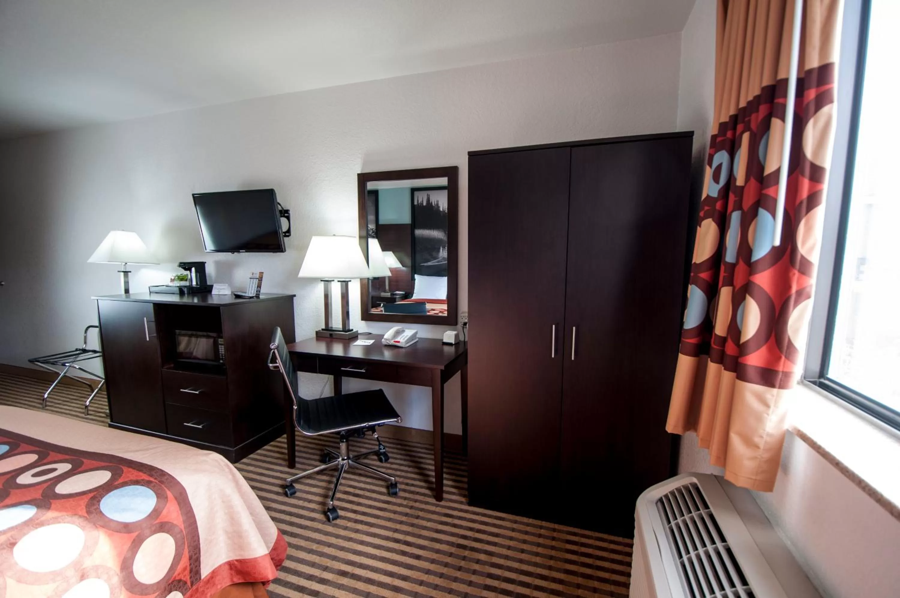 TV and multimedia, Bed in Quality Inn Wenatchee-Leavenworth